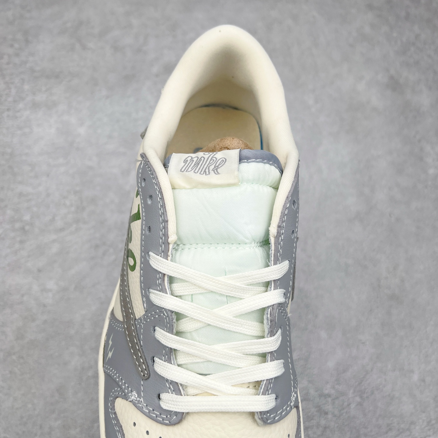 图片[5]-TS x Air Jordan AJ1 Low 倒钩低帮联名定制配色 XS2024-018 原厂内置气垫魔块 A模大底 头层小牛皮 鞋舌AJ原厂专用牛津布+AJ专用反口珍珠布+原厂无杂质高弹内里海棉+特殊封边弹力鞋带 实拍调校N版已经零色差零失真 百分百还原实物色彩所见即所得 不存在货不对板色差等低级问题 选购参考实物拍摄 不混卖不参货 只用心做好货严格选品 承诺混一赔十 尺码：36 36.5 37.5 38 38.5 39 40 40.5 41 42 42.5 43 44 44.5 45-选品中心