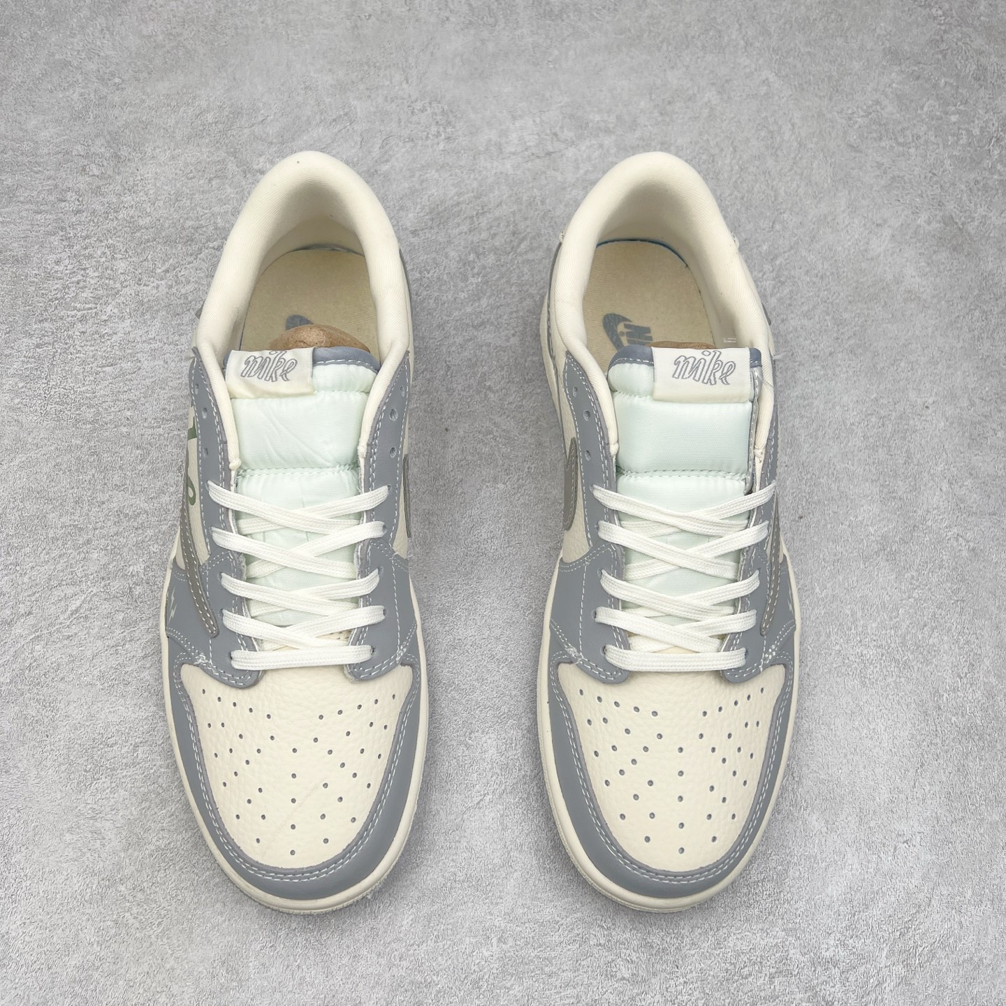 图片[2]-TS x Air Jordan AJ1 Low 倒钩低帮联名定制配色 XS2024-018 原厂内置气垫魔块 A模大底 头层小牛皮 鞋舌AJ原厂专用牛津布+AJ专用反口珍珠布+原厂无杂质高弹内里海棉+特殊封边弹力鞋带 实拍调校N版已经零色差零失真 百分百还原实物色彩所见即所得 不存在货不对板色差等低级问题 选购参考实物拍摄 不混卖不参货 只用心做好货严格选品 承诺混一赔十 尺码：36 36.5 37.5 38 38.5 39 40 40.5 41 42 42.5 43 44 44.5 45-选品中心