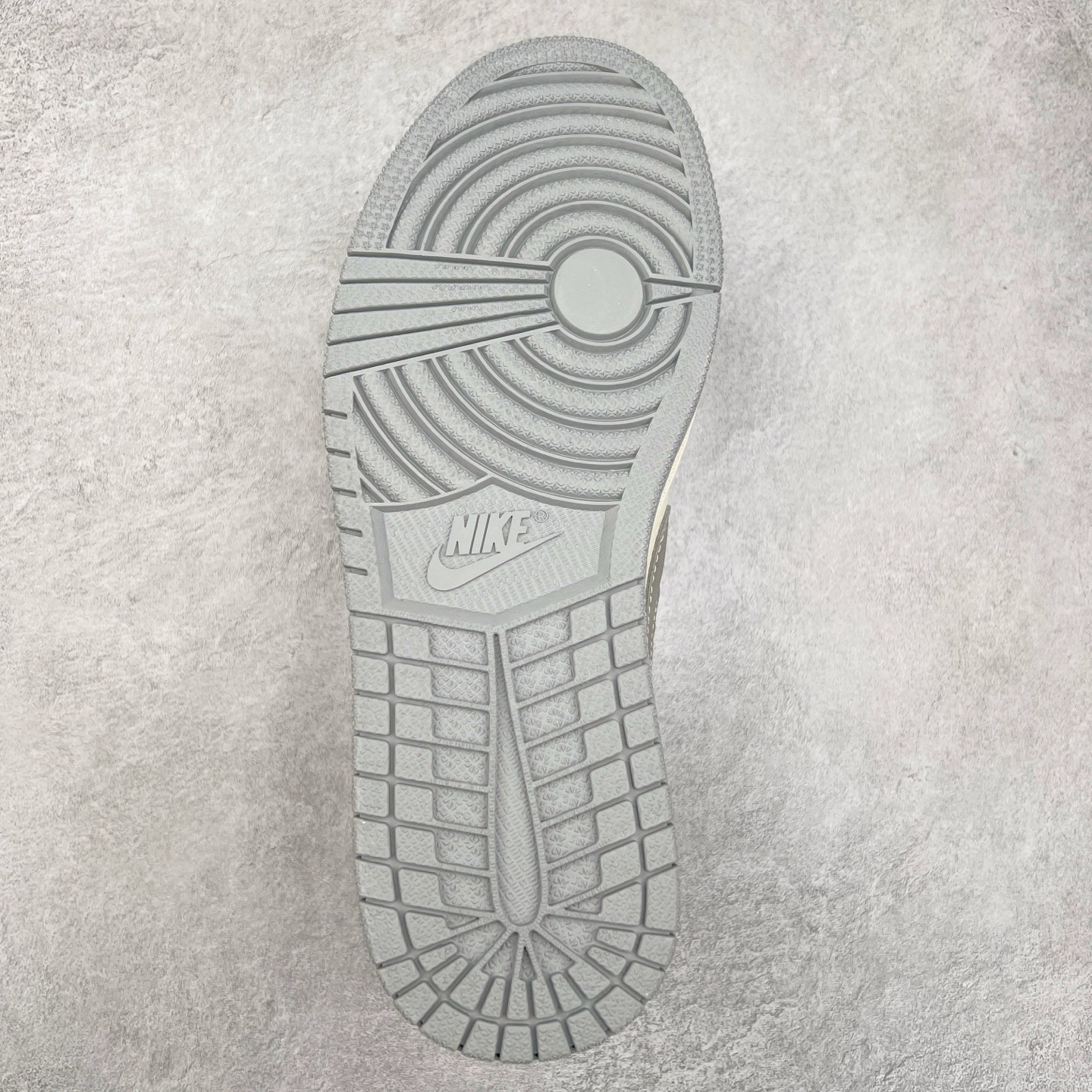 图片[9]-TS x Air Jordan AJ1 Low 倒钩低帮联名定制配色 XS2024-018 原厂内置气垫魔块 A模大底 头层小牛皮 鞋舌AJ原厂专用牛津布+AJ专用反口珍珠布+原厂无杂质高弹内里海棉+特殊封边弹力鞋带 实拍调校N版已经零色差零失真 百分百还原实物色彩所见即所得 不存在货不对板色差等低级问题 选购参考实物拍摄 不混卖不参货 只用心做好货严格选品 承诺混一赔十 尺码：36 36.5 37.5 38 38.5 39 40 40.5 41 42 42.5 43 44 44.5 45-选品中心