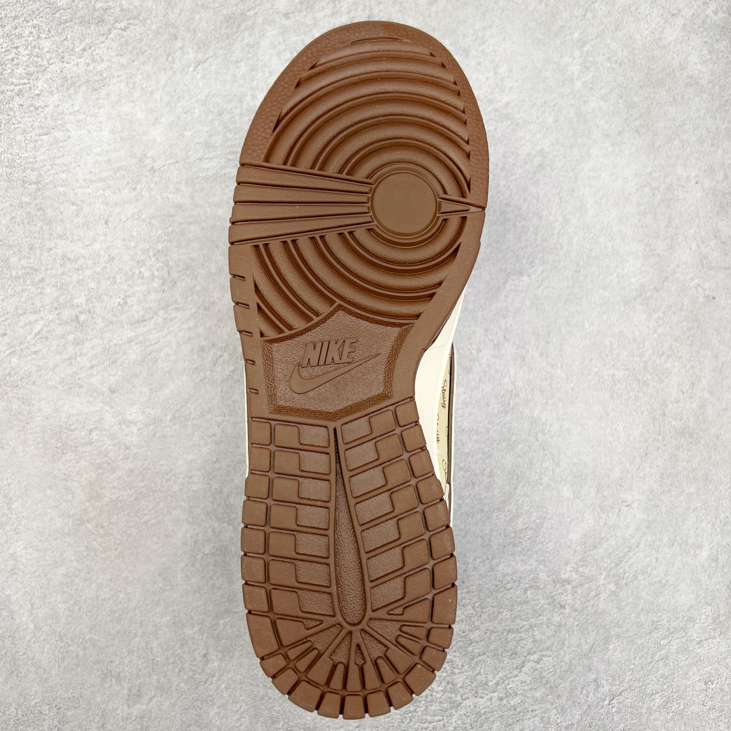 图片[9]-NK Dunk Low 定制配色 SJ1089-001 大厂出品 极力推荐 原装头层材料 独家版型蒸餾加工帶來的是更好的视觉和脚感体验大厂纯原品质出货 清洁度 电绣工艺 皮料切割干净无任何毛边 细节完美 实拍调校N版已经零色差零失真 百分百还原实物色彩所见即所得 不存在货不对板色差等低级问题 选购参考实物拍摄 不混卖不参货 只用心做好货严格选品 承诺混一赔十 尺码：36 36.5 37.5 38 38.5 39 40 40.5 41 42 42.5 43 44 44.5 45-选品中心