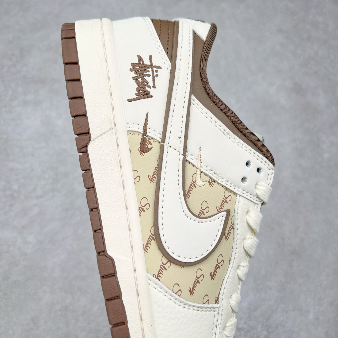 图片[6]-NK Dunk Low 定制配色 SJ1089-001 大厂出品 极力推荐 原装头层材料 独家版型蒸餾加工帶來的是更好的视觉和脚感体验大厂纯原品质出货 清洁度 电绣工艺 皮料切割干净无任何毛边 细节完美 实拍调校N版已经零色差零失真 百分百还原实物色彩所见即所得 不存在货不对板色差等低级问题 选购参考实物拍摄 不混卖不参货 只用心做好货严格选品 承诺混一赔十 尺码：36 36.5 37.5 38 38.5 39 40 40.5 41 42 42.5 43 44 44.5 45-选品中心