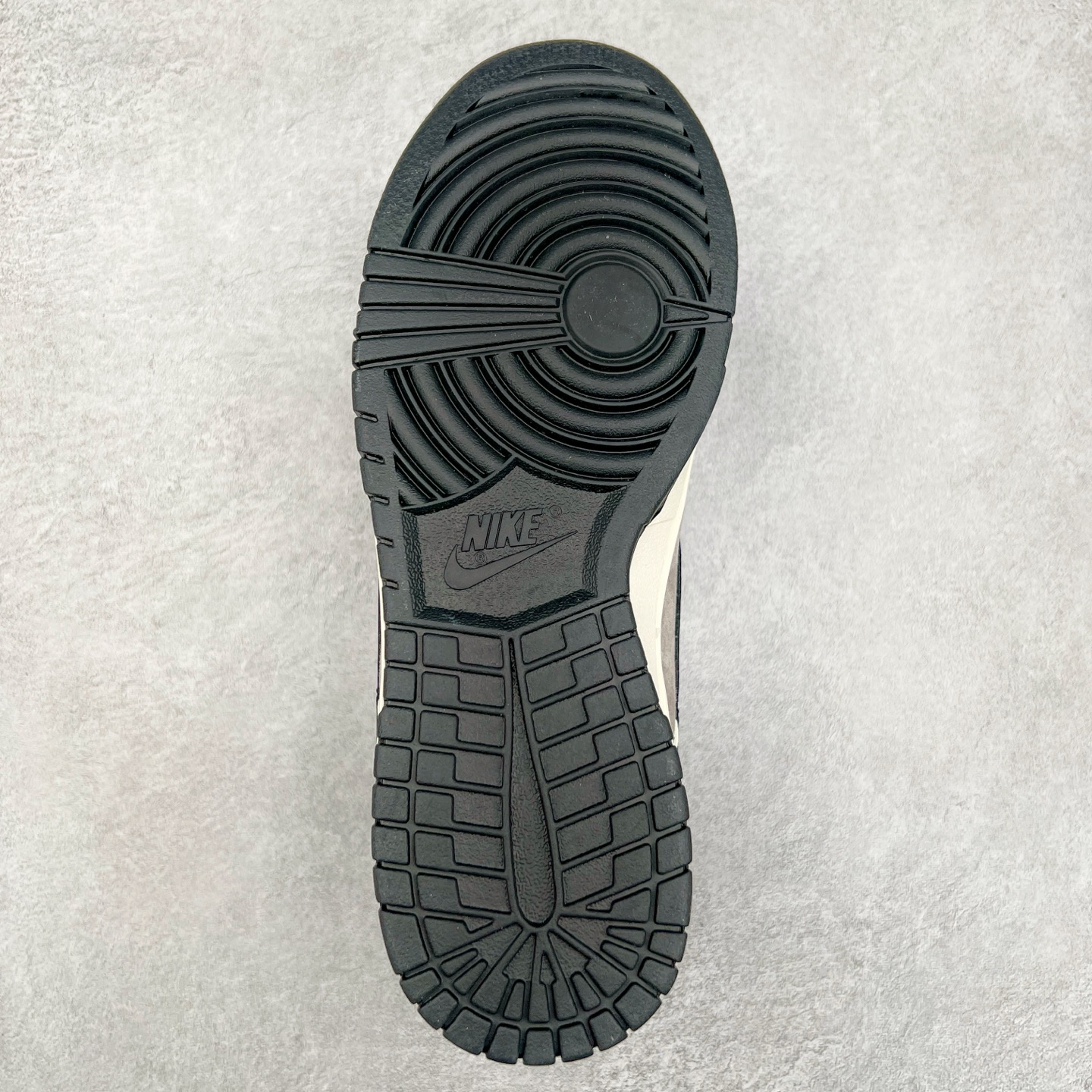 图片[9]-NK Dunk Low 定制配色 XS6089-505 大厂出品 极力推荐 原装头层材料 独家版型蒸餾加工帶來的是更好的视觉和脚感体验大厂纯原品质出货 清洁度 电绣工艺 皮料切割干净无任何毛边 细节完美 实拍调校N版已经零色差零失真 百分百还原实物色彩所见即所得 不存在货不对板色差等低级问题 选购参考实物拍摄 不混卖不参货 只用心做好货严格选品 承诺混一赔十 尺码：36 36.5 37.5 38 38.5 39 40 40.5 41 42 42.5 43 44 44.5 45-选品中心