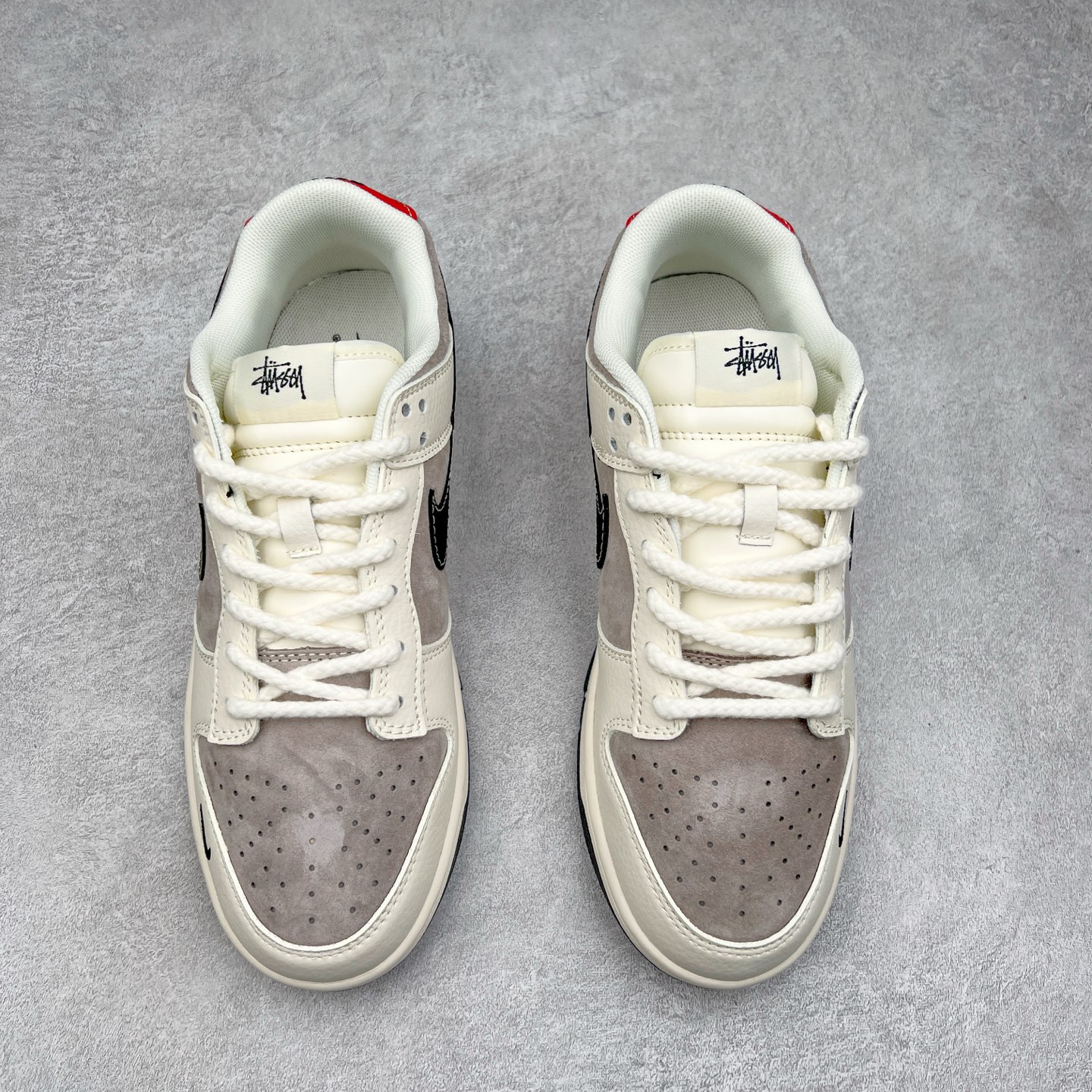 图片[2]-NK Dunk Low 定制配色 XS6089-505 大厂出品 极力推荐 原装头层材料 独家版型蒸餾加工帶來的是更好的视觉和脚感体验大厂纯原品质出货 清洁度 电绣工艺 皮料切割干净无任何毛边 细节完美 实拍调校N版已经零色差零失真 百分百还原实物色彩所见即所得 不存在货不对板色差等低级问题 选购参考实物拍摄 不混卖不参货 只用心做好货严格选品 承诺混一赔十 尺码：36 36.5 37.5 38 38.5 39 40 40.5 41 42 42.5 43 44 44.5 45-选品中心