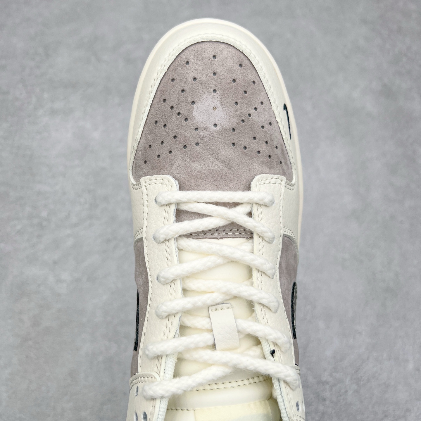 图片[4]-NK Dunk Low 定制配色 XS6089-505 大厂出品 极力推荐 原装头层材料 独家版型蒸餾加工帶來的是更好的视觉和脚感体验大厂纯原品质出货 清洁度 电绣工艺 皮料切割干净无任何毛边 细节完美 实拍调校N版已经零色差零失真 百分百还原实物色彩所见即所得 不存在货不对板色差等低级问题 选购参考实物拍摄 不混卖不参货 只用心做好货严格选品 承诺混一赔十 尺码：36 36.5 37.5 38 38.5 39 40 40.5 41 42 42.5 43 44 44.5 45-选品中心