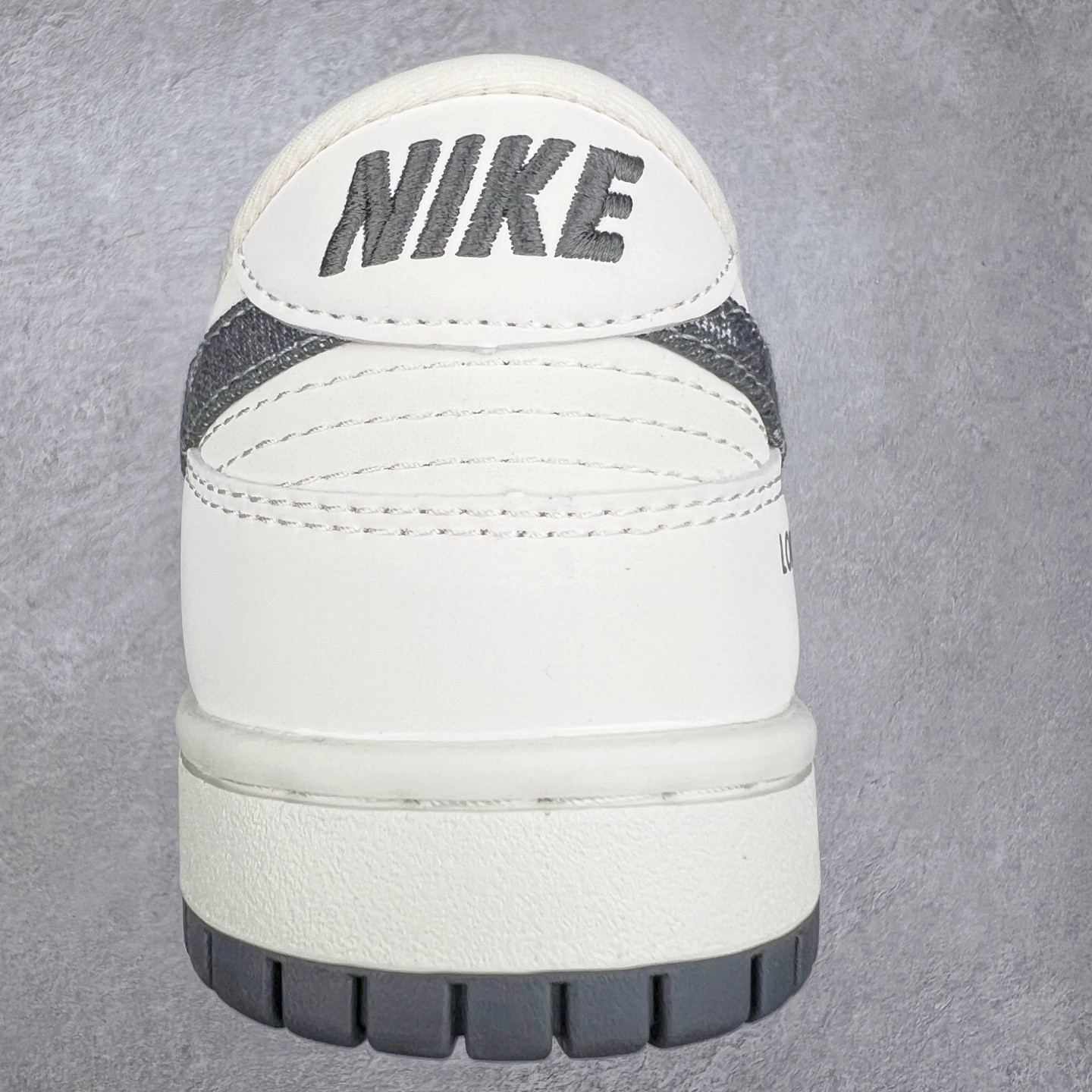 图片[8]-NK Dunk Low 定制配色 CH8311-236 大厂出品 极力推荐 原装头层材料 独家版型蒸餾加工帶來的是更好的视觉和脚感体验大厂纯原品质出货 清洁度 电绣工艺 皮料切割干净无任何毛边 细节完美 实拍调校N版已经零色差零失真 百分百还原实物色彩所见即所得 不存在货不对板色差等低级问题 选购参考实物拍摄 不混卖不参货 只用心做好货严格选品 承诺混一赔十 尺码：36 36.5 37.5 38 38.5 39 40 40.5 41 42 42.5 43 44 44.5 45-选品中心