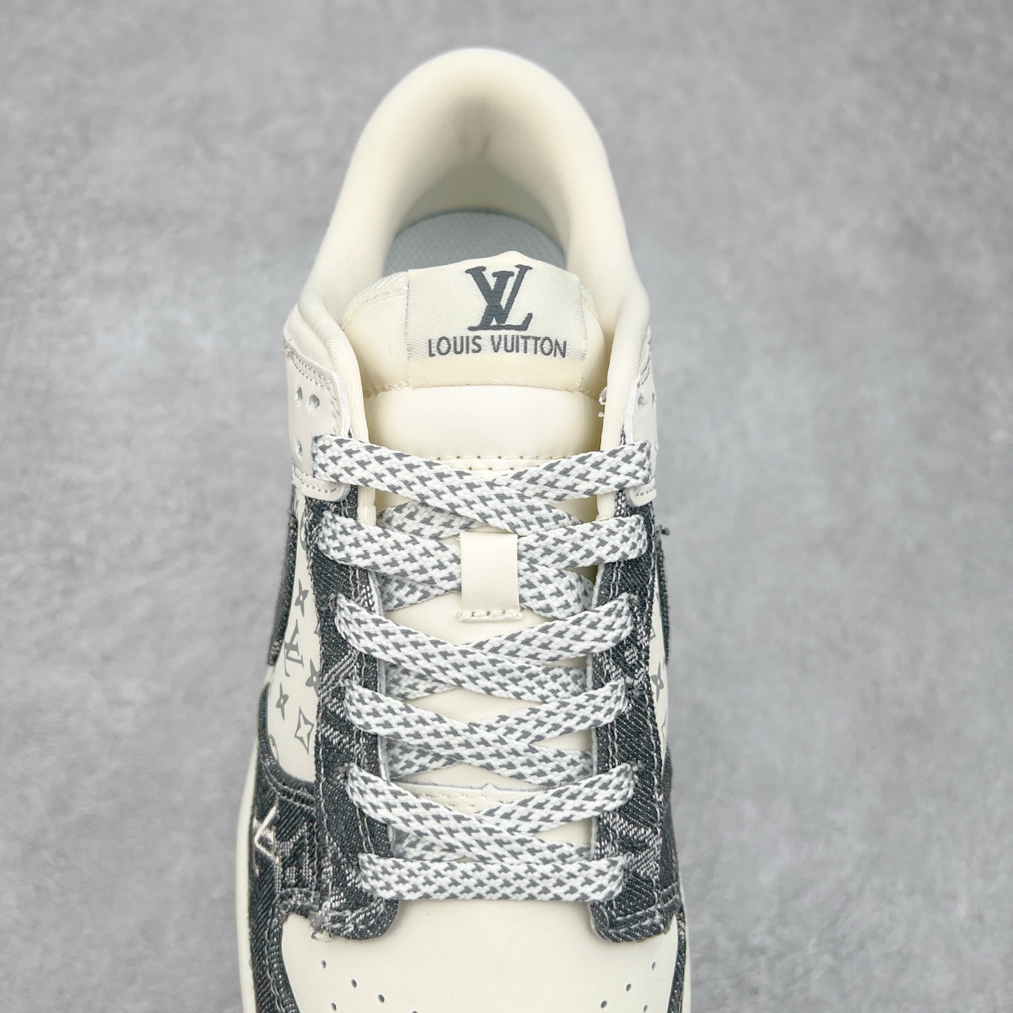 图片[5]-NK Dunk Low 定制配色 CH8311-236 大厂出品 极力推荐 原装头层材料 独家版型蒸餾加工帶來的是更好的视觉和脚感体验大厂纯原品质出货 清洁度 电绣工艺 皮料切割干净无任何毛边 细节完美 实拍调校N版已经零色差零失真 百分百还原实物色彩所见即所得 不存在货不对板色差等低级问题 选购参考实物拍摄 不混卖不参货 只用心做好货严格选品 承诺混一赔十 尺码：36 36.5 37.5 38 38.5 39 40 40.5 41 42 42.5 43 44 44.5 45-选品中心