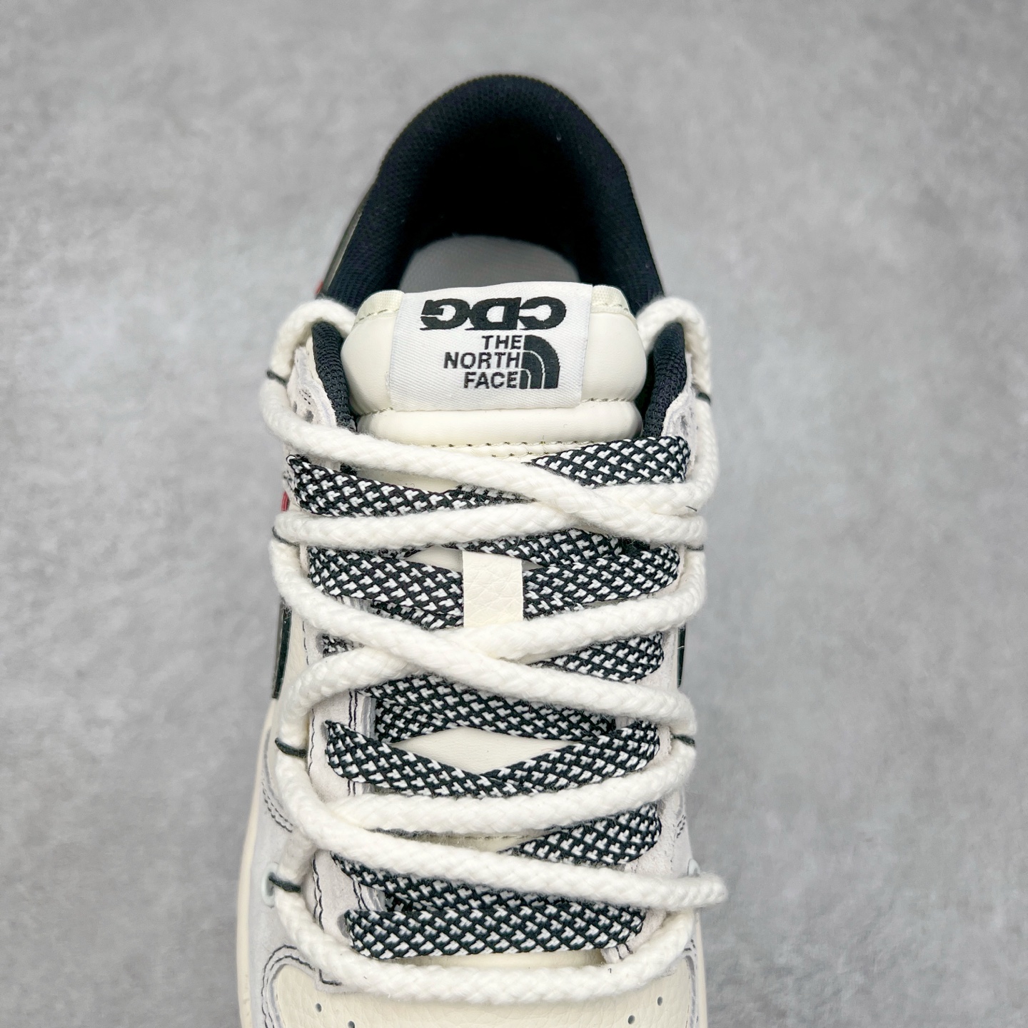 图片[5]-NK Dunk Low 定制配色 YX5066-231 大厂出品 极力推荐 原装头层材料 独家版型蒸餾加工帶來的是更好的视觉和脚感体验大厂纯原品质出货 清洁度 电绣工艺 皮料切割干净无任何毛边 细节完美 实拍调校N版已经零色差零失真 百分百还原实物色彩所见即所得 不存在货不对板色差等低级问题 选购参考实物拍摄 不混卖不参货 只用心做好货严格选品 承诺混一赔十 尺码：36 36.5 37.5 38 38.5 39 40 40.5 41 42 42.5 43 44 44.5 45-选品中心