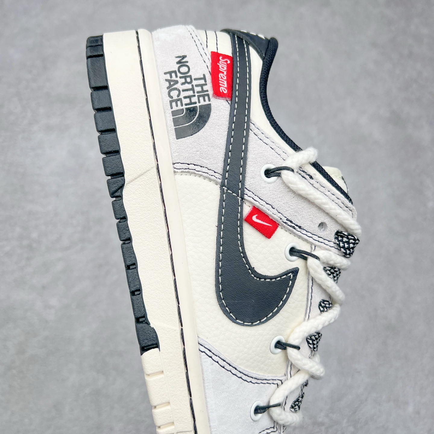 图片[6]-NK Dunk Low 定制配色 YX5066-231 大厂出品 极力推荐 原装头层材料 独家版型蒸餾加工帶來的是更好的视觉和脚感体验大厂纯原品质出货 清洁度 电绣工艺 皮料切割干净无任何毛边 细节完美 实拍调校N版已经零色差零失真 百分百还原实物色彩所见即所得 不存在货不对板色差等低级问题 选购参考实物拍摄 不混卖不参货 只用心做好货严格选品 承诺混一赔十 尺码：36 36.5 37.5 38 38.5 39 40 40.5 41 42 42.5 43 44 44.5 45-选品中心