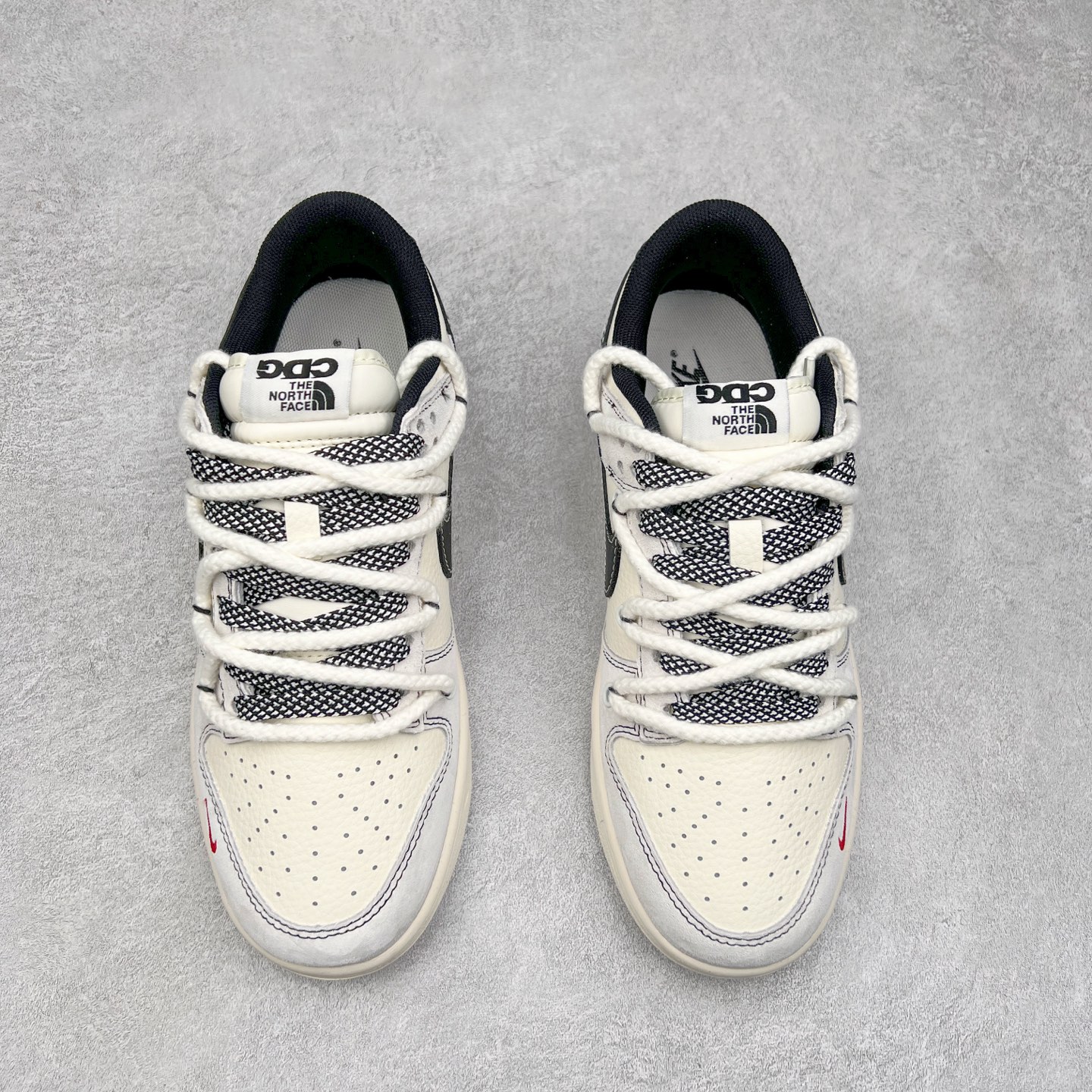 图片[2]-NK Dunk Low 定制配色 YX5066-231 大厂出品 极力推荐 原装头层材料 独家版型蒸餾加工帶來的是更好的视觉和脚感体验大厂纯原品质出货 清洁度 电绣工艺 皮料切割干净无任何毛边 细节完美 实拍调校N版已经零色差零失真 百分百还原实物色彩所见即所得 不存在货不对板色差等低级问题 选购参考实物拍摄 不混卖不参货 只用心做好货严格选品 承诺混一赔十 尺码：36 36.5 37.5 38 38.5 39 40 40.5 41 42 42.5 43 44 44.5 45-选品中心