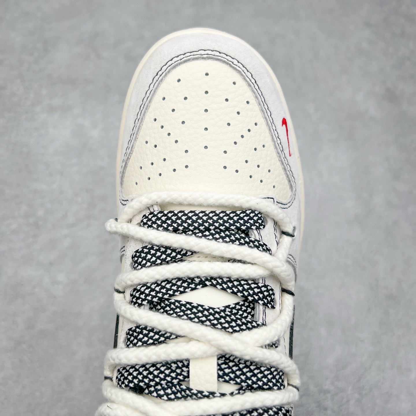 图片[4]-NK Dunk Low 定制配色 YX5066-231 大厂出品 极力推荐 原装头层材料 独家版型蒸餾加工帶來的是更好的视觉和脚感体验大厂纯原品质出货 清洁度 电绣工艺 皮料切割干净无任何毛边 细节完美 实拍调校N版已经零色差零失真 百分百还原实物色彩所见即所得 不存在货不对板色差等低级问题 选购参考实物拍摄 不混卖不参货 只用心做好货严格选品 承诺混一赔十 尺码：36 36.5 37.5 38 38.5 39 40 40.5 41 42 42.5 43 44 44.5 45-选品中心