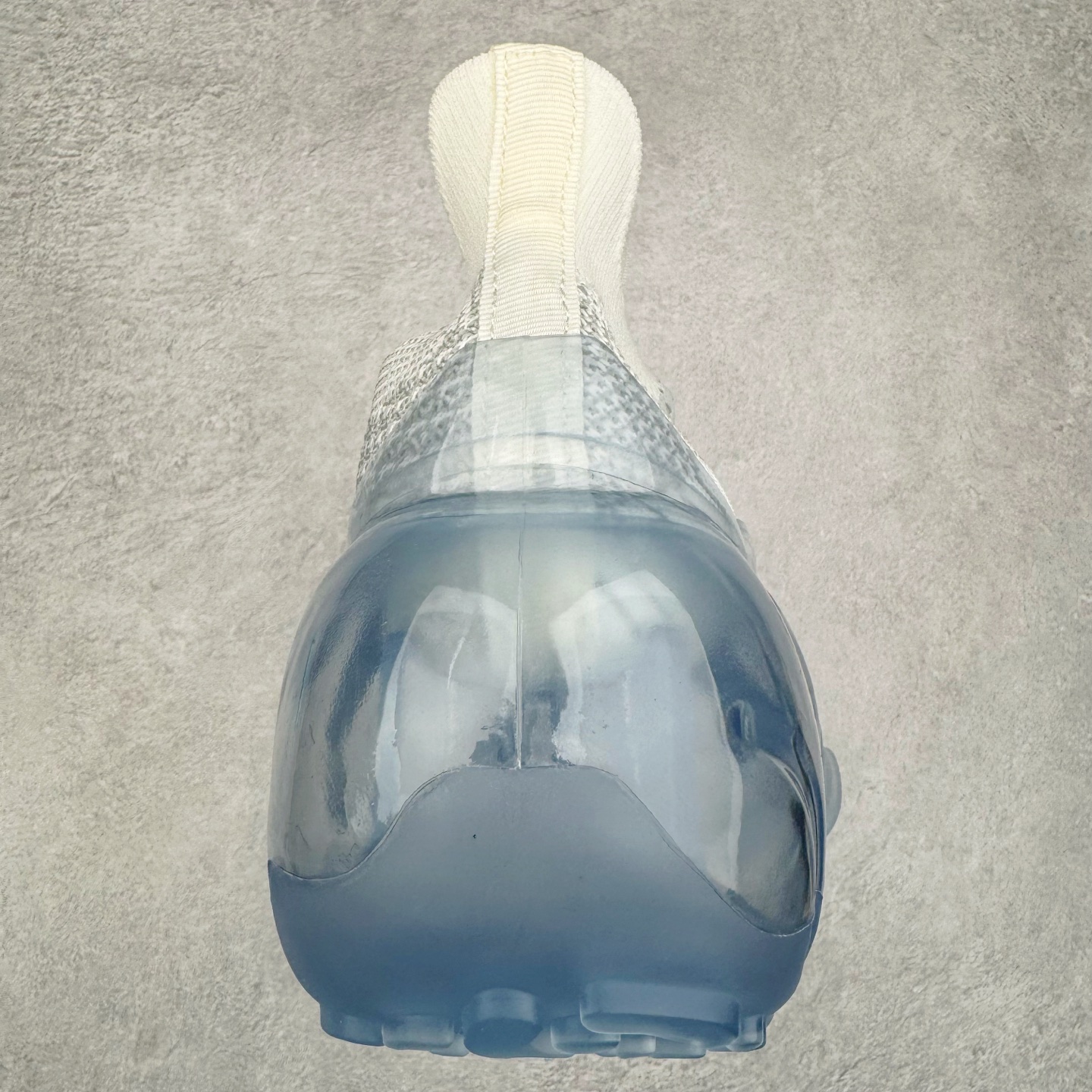 图片[8]-Grounds 圆头厚底低帮生活气垫休闲鞋 该鞋款的外观设计走在时尚前沿 简约休闲的风格适合日常穿搭 其独特的风格款式构成了品牌身份重要的一部分 Grounds 是迅速走红的日本小众品牌波比鞋比较像是来自未来世界 以科技感的氛围让人留下印象 尤其是那厚厚的气垫鞋底 一颗一颗圆圆的半透明外型相当讨喜 搭配不同的鞋身设计 不只波鞋、更有鞋靴 而且不只是外观 这种特殊的气垫也因为走起路来舒服又好看 尺码：35 36 37 38 39 40-选品中心