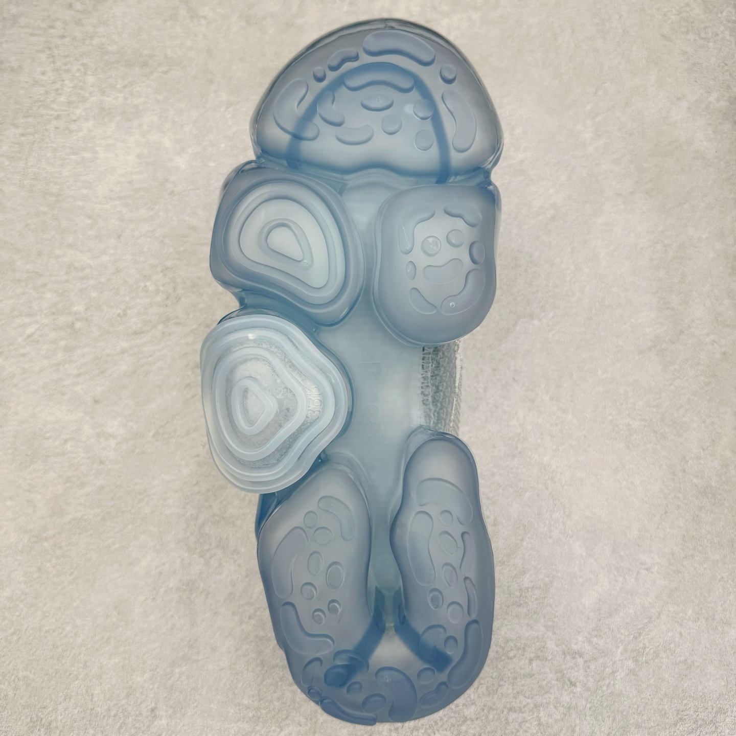 图片[9]-Grounds 圆头厚底低帮生活气垫休闲鞋 该鞋款的外观设计走在时尚前沿 简约休闲的风格适合日常穿搭 其独特的风格款式构成了品牌身份重要的一部分 Grounds 是迅速走红的日本小众品牌波比鞋比较像是来自未来世界 以科技感的氛围让人留下印象 尤其是那厚厚的气垫鞋底 一颗一颗圆圆的半透明外型相当讨喜 搭配不同的鞋身设计 不只波鞋、更有鞋靴 而且不只是外观 这种特殊的气垫也因为走起路来舒服又好看 尺码：35 36 37 38 39 40-选品中心