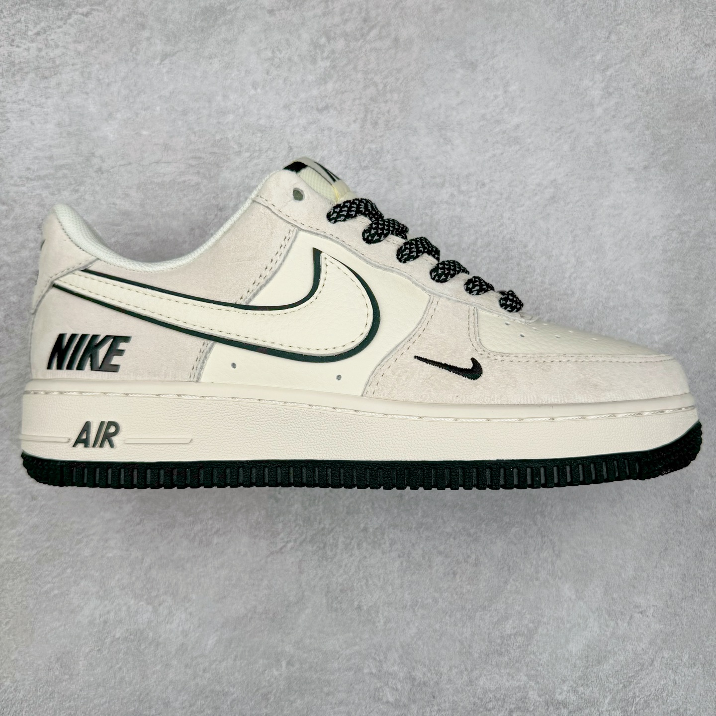 NK Air Force 1´07 Low 空军一号低帮百搭休闲运动板鞋 BB7518-028 柔软、弹性十足的缓震性能和出色的中底设计 横跨复古与现代的外型结合 造就出风靡全球 三十多年的Force 1 直到今天还深受青睐 实拍调校N版已经零色差零失真 百分百还原实物色彩所见即所得 不存在货不对板色差等低级问题 选购参考实物拍摄 不混卖不参货 只用心做好货严格选品 承诺混一赔十 尺码：36 36.5 37.5 38 38.5 39 40 40.5 41 42 42.5 43 44 44.5 45 46-选品中心