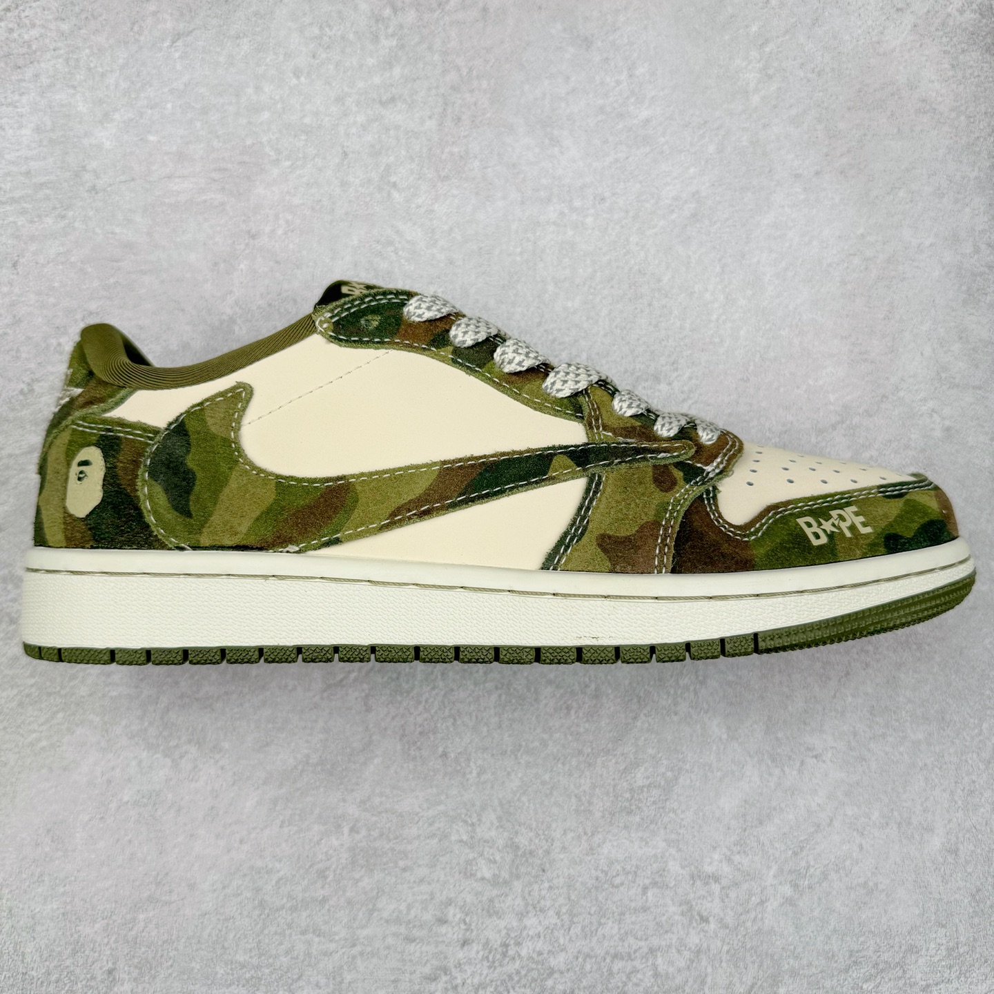 TS x Air Jordan AJ1 Low 倒钩低帮联名定制配色 CH6336-014 原厂内置气垫魔块 A模大底 头层小牛皮 鞋舌AJ原厂专用牛津布+AJ专用反口珍珠布+原厂无杂质高弹内里海棉+特殊封边弹力鞋带 实拍调校N版已经零色差零失真 百分百还原实物色彩所见即所得 不存在货不对板色差等低级问题 选购参考实物拍摄 不混卖不参货 只用心做好货严格选品 承诺混一赔十 尺码：36 36.5 37.5 38 38.5 39 40 40.5 41 42 42.5 43 44 44.5 45-选品中心