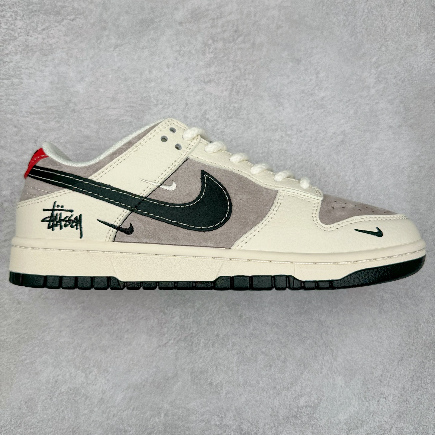 NK Dunk Low 定制配色 XS6089-505 大厂出品 极力推荐 原装头层材料 独家版型蒸餾加工帶來的是更好的视觉和脚感体验大厂纯原品质出货 清洁度 电绣工艺 皮料切割干净无任何毛边 细节完美 实拍调校N版已经零色差零失真 百分百还原实物色彩所见即所得 不存在货不对板色差等低级问题 选购参考实物拍摄 不混卖不参货 只用心做好货严格选品 承诺混一赔十 尺码：36 36.5 37.5 38 38.5 39 40 40.5 41 42 42.5 43 44 44.5 45-选品中心