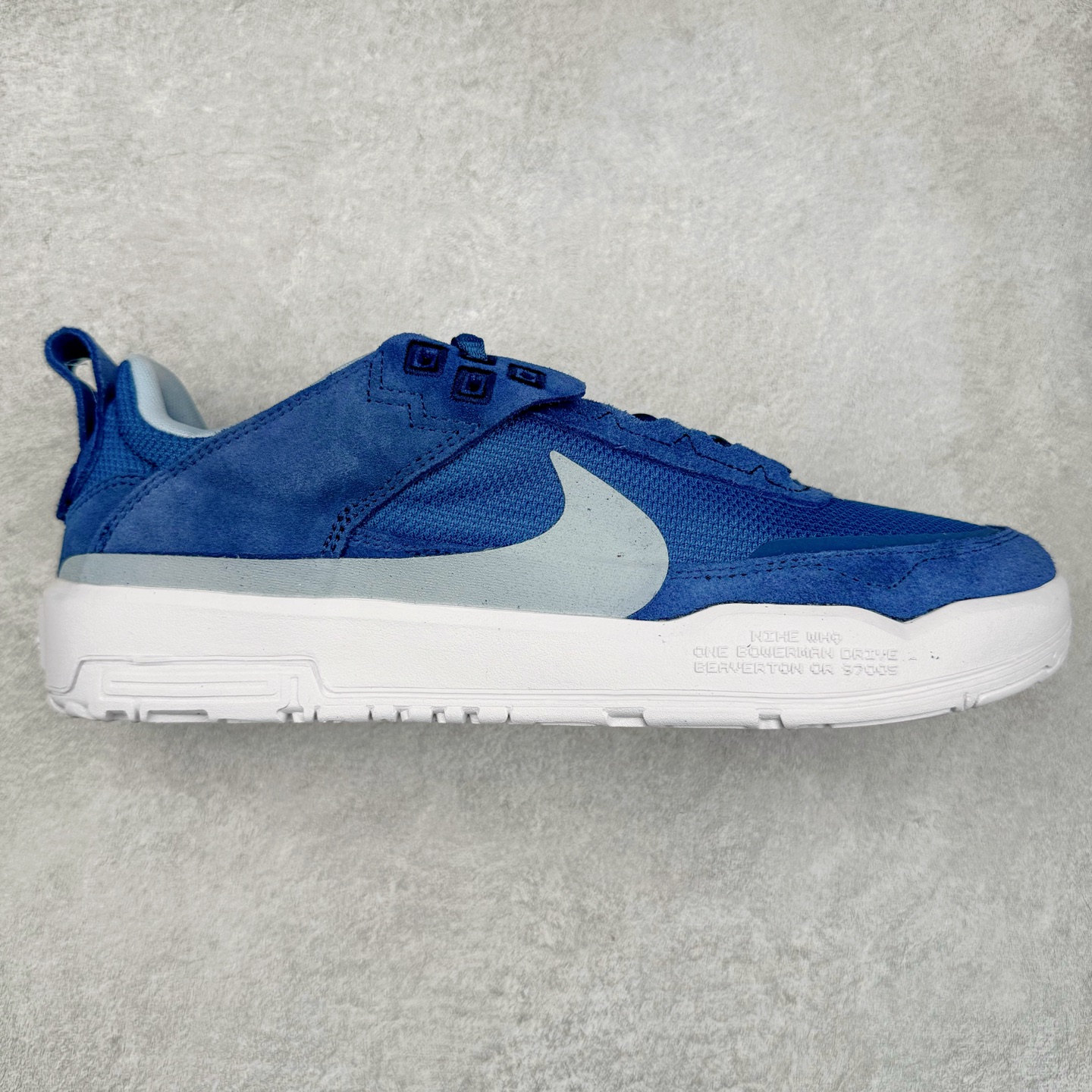 NK SB Day One 低帮休闲板鞋 FN4210-400 鞋款搭载Air Zoom缓震气垫，采用包边结构工艺轻盈柔韧，缔造非凡触板感。织物材料，舒适出众 翻毛皮覆面经久耐穿，塑就挚爱踢板体验。尺码：35.5 36 36.5 37.5 38 38.5 39 40 40.5 41 42 42.5 43 44 44.5 45-选品中心