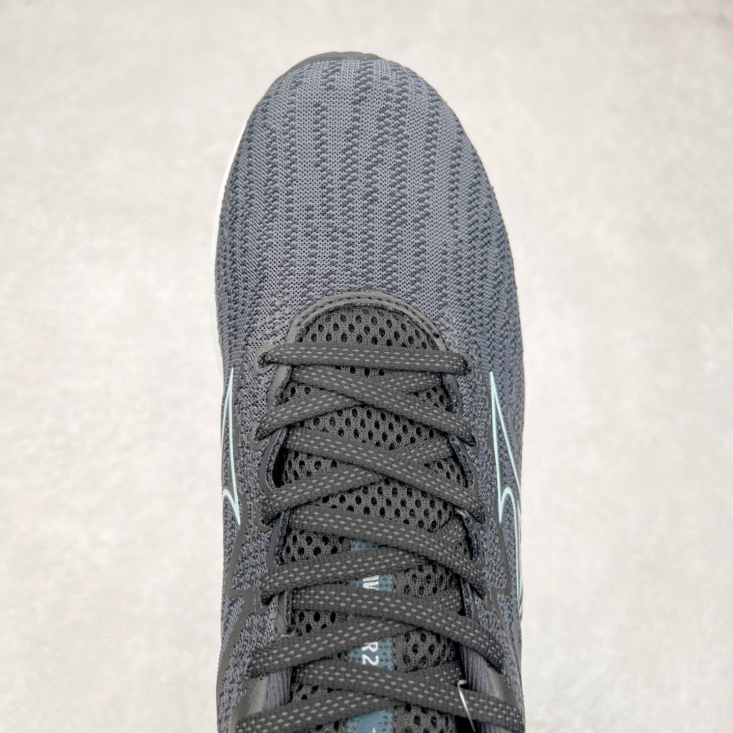 图片[4]-Mizuno Wave Rider 27 美津浓复古厚底织物合成革防滑耐磨透气低帮休闲跑步鞋 美津浓（Mizuno）是日本美津浓株式会社于1906年创立的运动品牌，经过一个多世纪的不断努力现已成为世界著名的运动器具、服装和鞋类生产商。美津浓力求服务于各类运动项目，并竭力使运动生活更加愉快和振奋。产品种类齐全，覆盖几乎全部主要运动项目，达到30万多个品类。尺码：36 36.5 37.5 38 38.5 39 40 40.5 41 42 42.5 43 44 44.5 45-选品中心