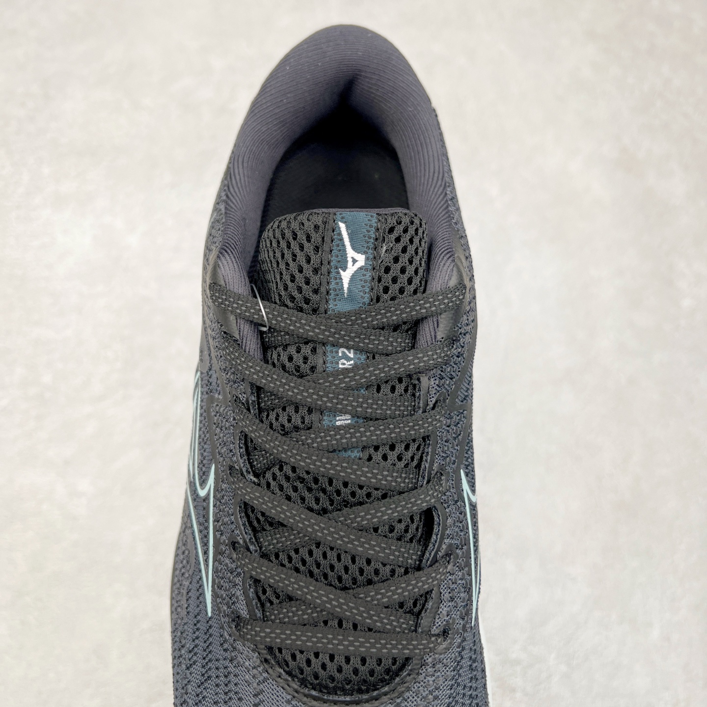 图片[5]-Mizuno Wave Rider 27 美津浓复古厚底织物合成革防滑耐磨透气低帮休闲跑步鞋 美津浓（Mizuno）是日本美津浓株式会社于1906年创立的运动品牌，经过一个多世纪的不断努力现已成为世界著名的运动器具、服装和鞋类生产商。美津浓力求服务于各类运动项目，并竭力使运动生活更加愉快和振奋。产品种类齐全，覆盖几乎全部主要运动项目，达到30万多个品类。尺码：36 36.5 37.5 38 38.5 39 40 40.5 41 42 42.5 43 44 44.5 45-选品中心