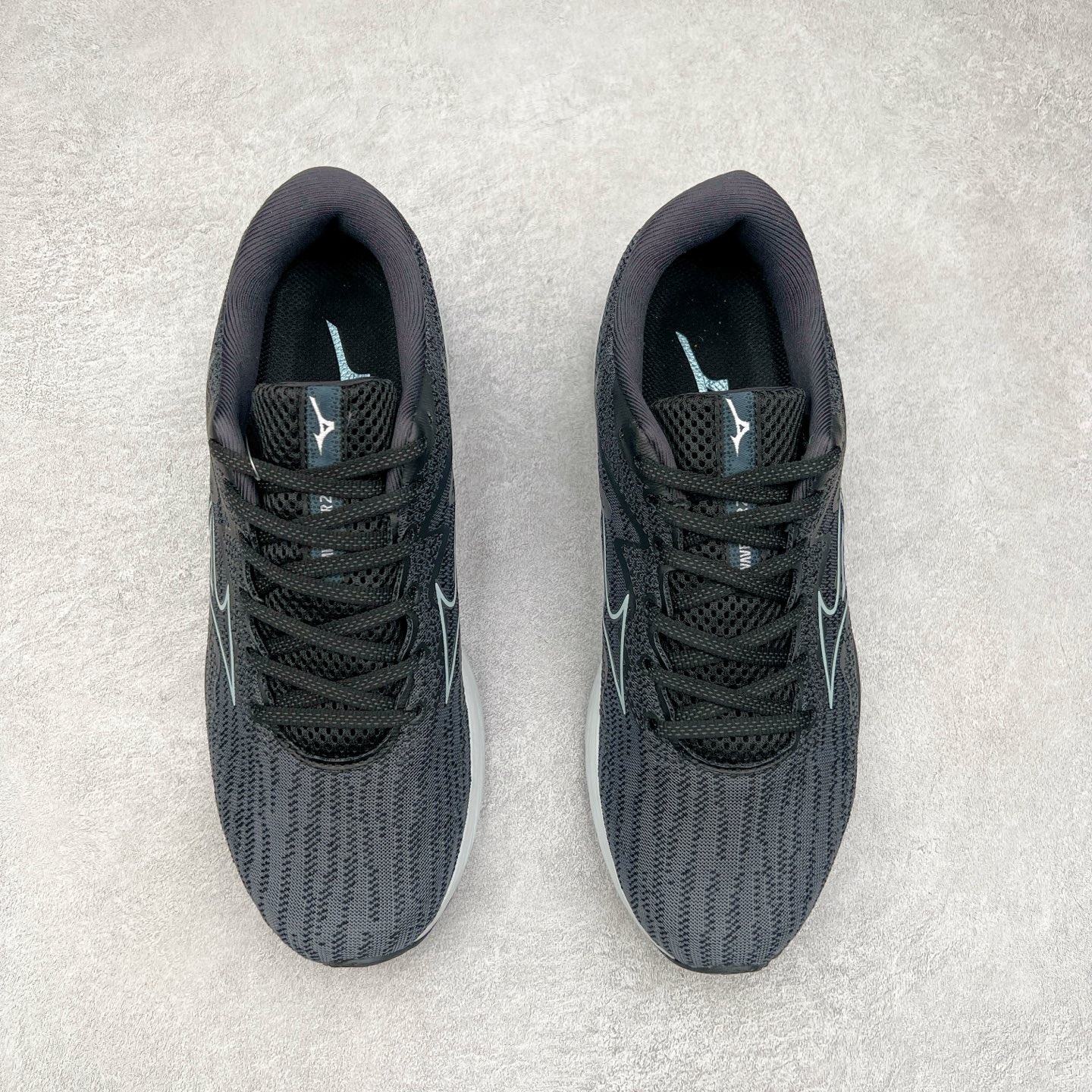 图片[2]-Mizuno Wave Rider 27 美津浓复古厚底织物合成革防滑耐磨透气低帮休闲跑步鞋 美津浓（Mizuno）是日本美津浓株式会社于1906年创立的运动品牌，经过一个多世纪的不断努力现已成为世界著名的运动器具、服装和鞋类生产商。美津浓力求服务于各类运动项目，并竭力使运动生活更加愉快和振奋。产品种类齐全，覆盖几乎全部主要运动项目，达到30万多个品类。尺码：36 36.5 37.5 38 38.5 39 40 40.5 41 42 42.5 43 44 44.5 45-选品中心