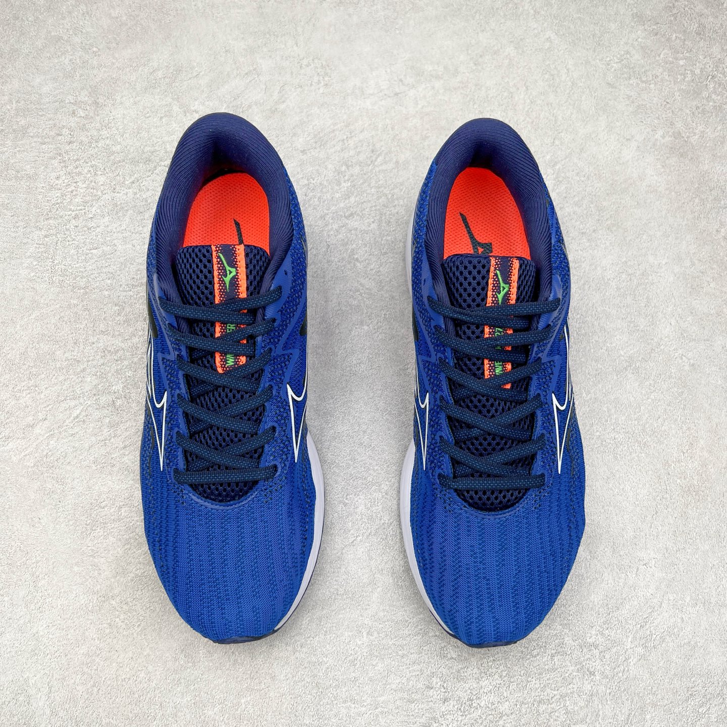 图片[2]-Mizuno Wave Rider 27 美津浓复古厚底织物合成革防滑耐磨透气低帮休闲跑步鞋 美津浓（Mizuno）是日本美津浓株式会社于1906年创立的运动品牌，经过一个多世纪的不断努力现已成为世界著名的运动器具、服装和鞋类生产商。美津浓力求服务于各类运动项目，并竭力使运动生活更加愉快和振奋。产品种类齐全，覆盖几乎全部主要运动项目，达到30万多个品类。尺码：36 36.5 37.5 38 38.5 39 40 40.5 41 42 42.5 43 44 44.5 45-选品中心