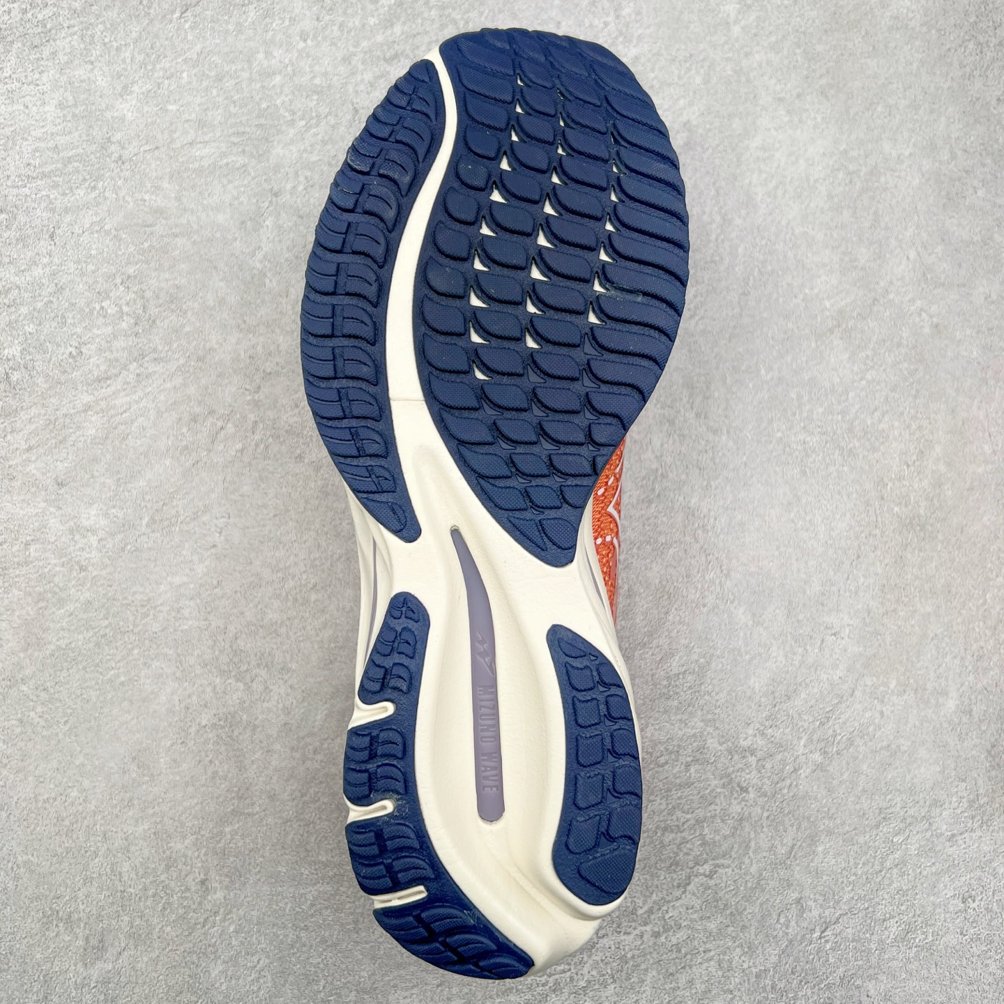 图片[9]-Mizuno Wave Rider 27 美津浓复古厚底织物合成革防滑耐磨透气低帮休闲跑步鞋 美津浓（Mizuno）是日本美津浓株式会社于1906年创立的运动品牌，经过一个多世纪的不断努力现已成为世界著名的运动器具、服装和鞋类生产商。美津浓力求服务于各类运动项目，并竭力使运动生活更加愉快和振奋。产品种类齐全，覆盖几乎全部主要运动项目，达到30万多个品类。尺码：36 36.5 37.5 38 38.5 39 40 40.5 41 42 42.5 43 44 44.5 45-选品中心