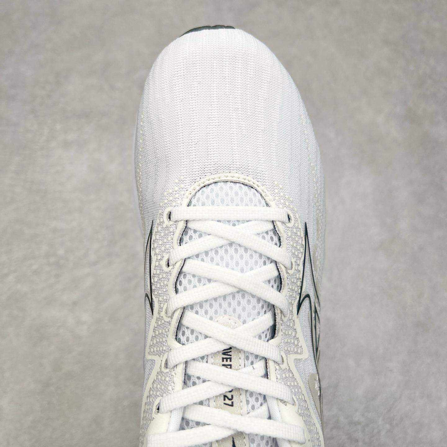 图片[4]-Mizuno Wave Rider 27 美津浓复古厚底织物合成革防滑耐磨透气低帮休闲跑步鞋 美津浓（Mizuno）是日本美津浓株式会社于1906年创立的运动品牌，经过一个多世纪的不断努力现已成为世界著名的运动器具、服装和鞋类生产商。美津浓力求服务于各类运动项目，并竭力使运动生活更加愉快和振奋。产品种类齐全，覆盖几乎全部主要运动项目，达到30万多个品类。尺码：36 36.5 37.5 38 38.5 39 40 40.5 41 42 42.5 43 44 44.5 45-选品中心