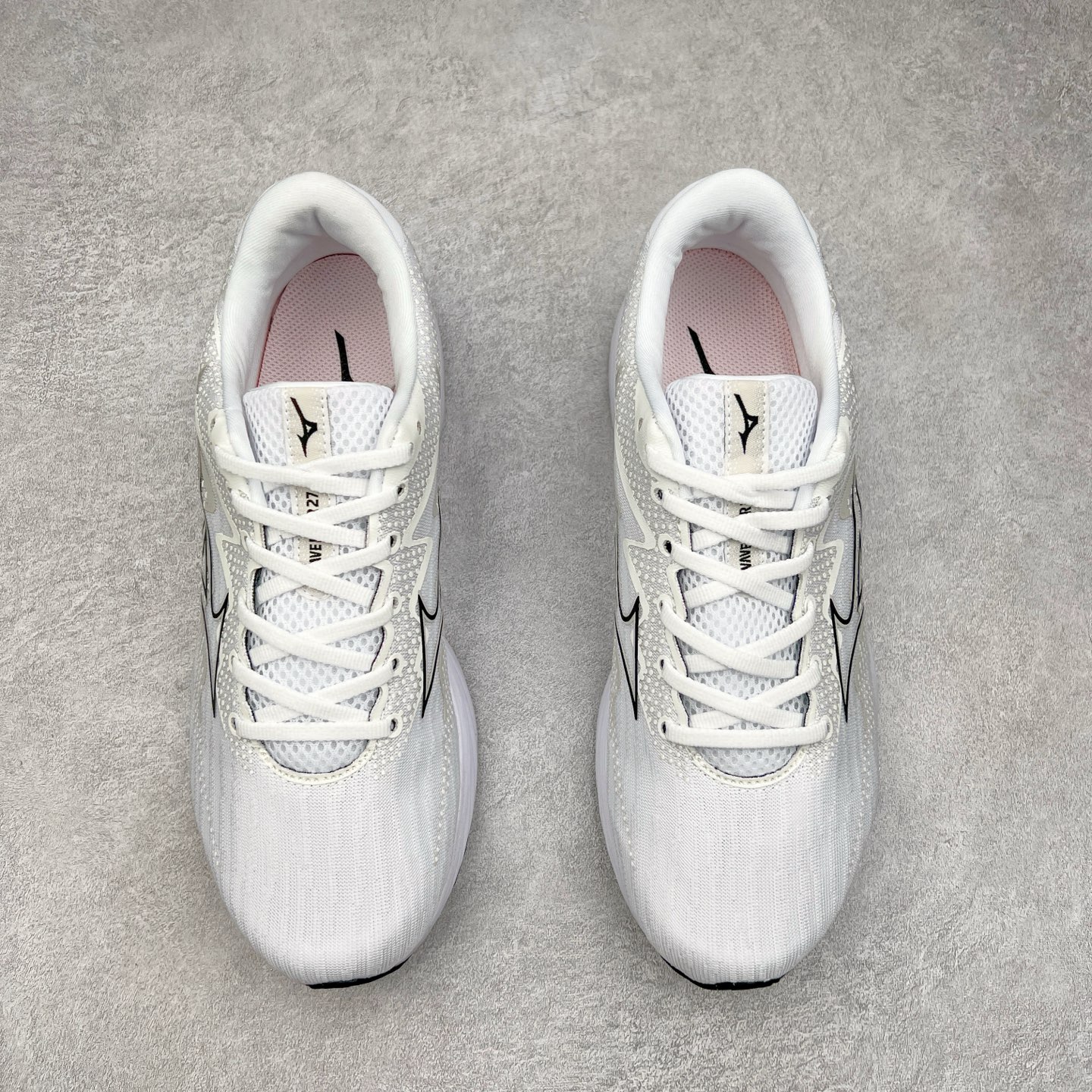 图片[2]-Mizuno Wave Rider 27 美津浓复古厚底织物合成革防滑耐磨透气低帮休闲跑步鞋 美津浓（Mizuno）是日本美津浓株式会社于1906年创立的运动品牌，经过一个多世纪的不断努力现已成为世界著名的运动器具、服装和鞋类生产商。美津浓力求服务于各类运动项目，并竭力使运动生活更加愉快和振奋。产品种类齐全，覆盖几乎全部主要运动项目，达到30万多个品类。尺码：36 36.5 37.5 38 38.5 39 40 40.5 41 42 42.5 43 44 44.5 45-选品中心