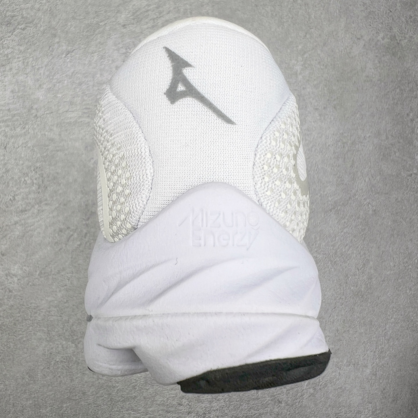 图片[8]-Mizuno Wave Rider 27 美津浓复古厚底织物合成革防滑耐磨透气低帮休闲跑步鞋 美津浓（Mizuno）是日本美津浓株式会社于1906年创立的运动品牌，经过一个多世纪的不断努力现已成为世界著名的运动器具、服装和鞋类生产商。美津浓力求服务于各类运动项目，并竭力使运动生活更加愉快和振奋。产品种类齐全，覆盖几乎全部主要运动项目，达到30万多个品类。尺码：36 36.5 37.5 38 38.5 39 40 40.5 41 42 42.5 43 44 44.5 45-选品中心