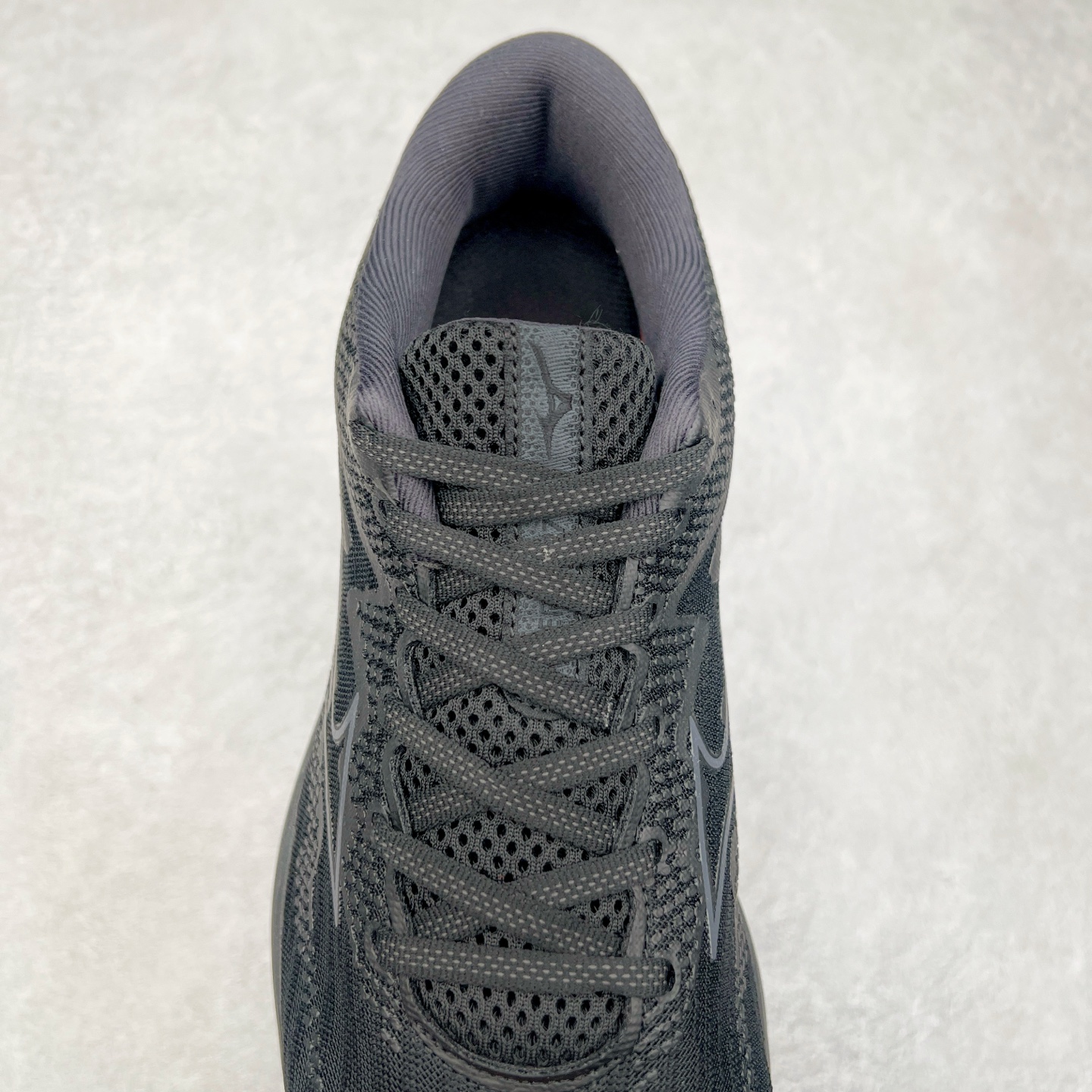 图片[5]-Mizuno Wave Rider 27 美津浓复古厚底织物合成革防滑耐磨透气低帮休闲跑步鞋 美津浓（Mizuno）是日本美津浓株式会社于1906年创立的运动品牌，经过一个多世纪的不断努力现已成为世界著名的运动器具、服装和鞋类生产商。美津浓力求服务于各类运动项目，并竭力使运动生活更加愉快和振奋。产品种类齐全，覆盖几乎全部主要运动项目，达到30万多个品类。尺码：36 36.5 37.5 38 38.5 39 40 40.5 41 42 42.5 43 44 44.5 45-选品中心