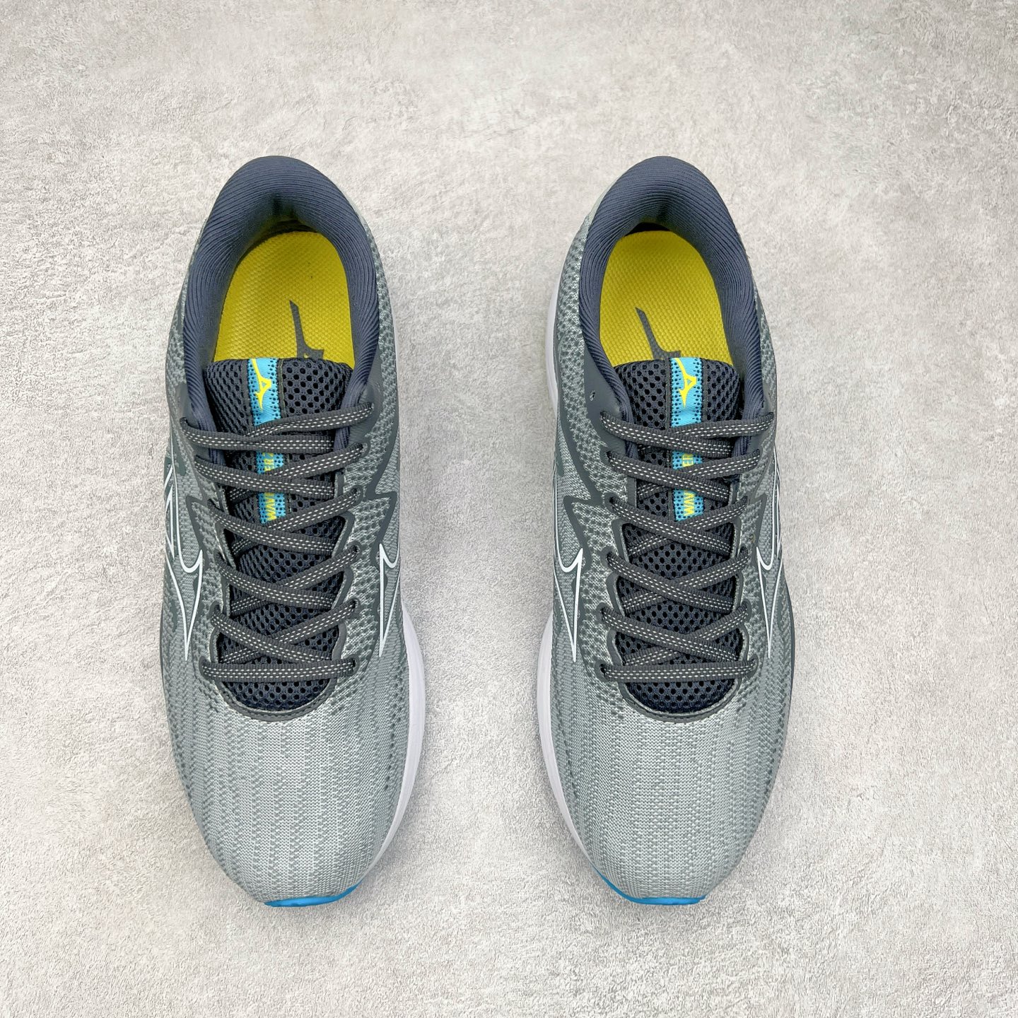 图片[2]-Mizuno Wave Rider 27 美津浓复古厚底织物合成革防滑耐磨透气低帮休闲跑步鞋 美津浓（Mizuno）是日本美津浓株式会社于1906年创立的运动品牌，经过一个多世纪的不断努力现已成为世界著名的运动器具、服装和鞋类生产商。美津浓力求服务于各类运动项目，并竭力使运动生活更加愉快和振奋。产品种类齐全，覆盖几乎全部主要运动项目，达到30万多个品类。尺码：36 36.5 37.5 38 38.5 39 40 40.5 41 42 42.5 43 44 44.5 45-选品中心