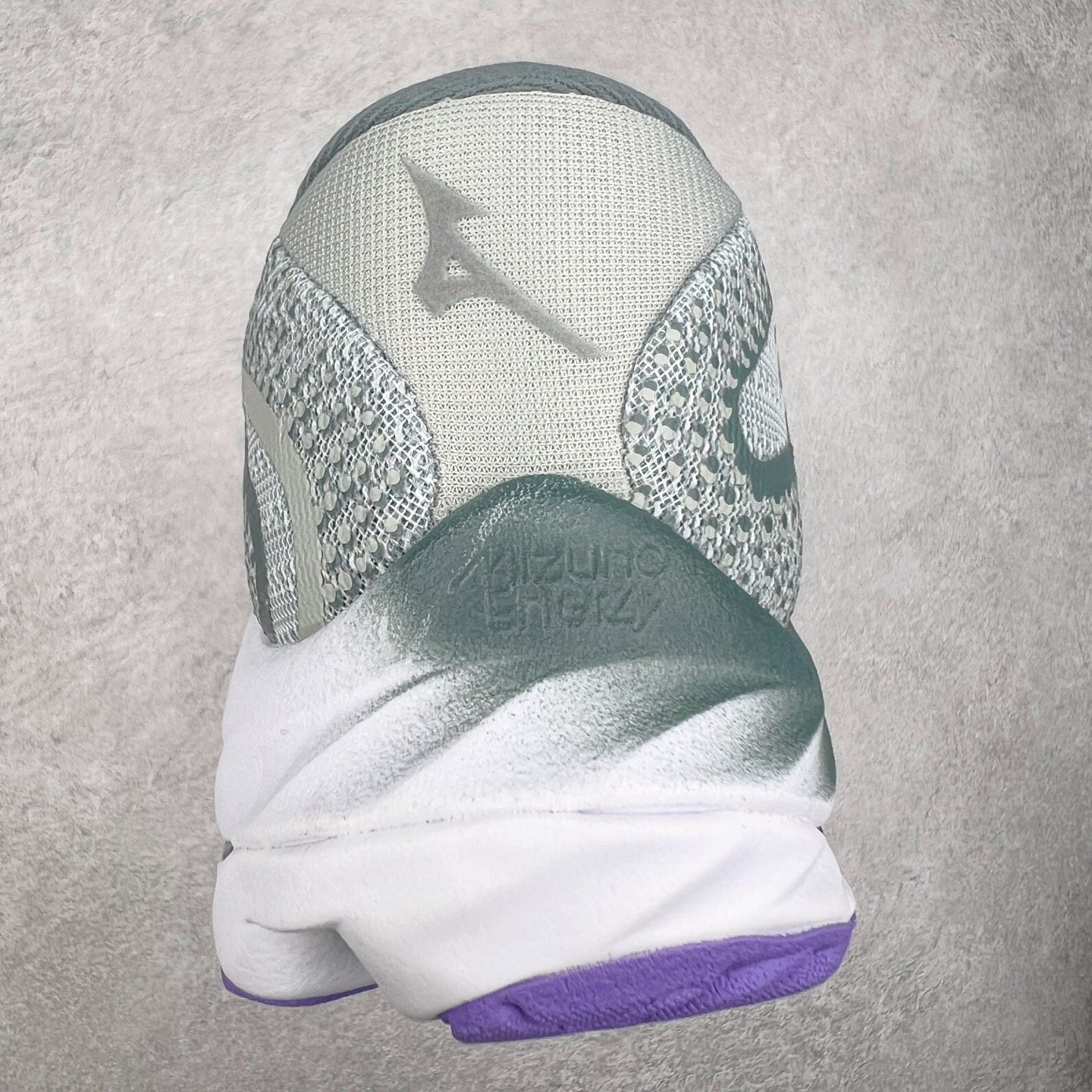 图片[8]-Mizuno Wave Rider 27 美津浓复古厚底织物合成革防滑耐磨透气低帮休闲跑步鞋 美津浓（Mizuno）是日本美津浓株式会社于1906年创立的运动品牌，经过一个多世纪的不断努力现已成为世界著名的运动器具、服装和鞋类生产商。美津浓力求服务于各类运动项目，并竭力使运动生活更加愉快和振奋。产品种类齐全，覆盖几乎全部主要运动项目，达到30万多个品类。尺码：36 36.5 37.5 38 38.5 39 40 40.5 41 42 42.5 43 44 44.5 45-选品中心