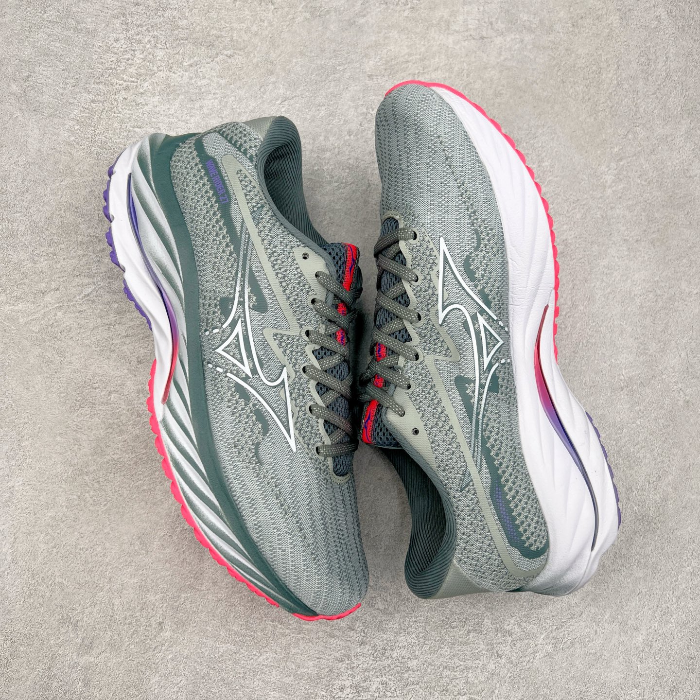 图片[3]-Mizuno Wave Rider 27 美津浓复古厚底织物合成革防滑耐磨透气低帮休闲跑步鞋 美津浓（Mizuno）是日本美津浓株式会社于1906年创立的运动品牌，经过一个多世纪的不断努力现已成为世界著名的运动器具、服装和鞋类生产商。美津浓力求服务于各类运动项目，并竭力使运动生活更加愉快和振奋。产品种类齐全，覆盖几乎全部主要运动项目，达到30万多个品类。尺码：36 36.5 37.5 38 38.5 39 40 40.5 41 42 42.5 43 44 44.5 45-选品中心