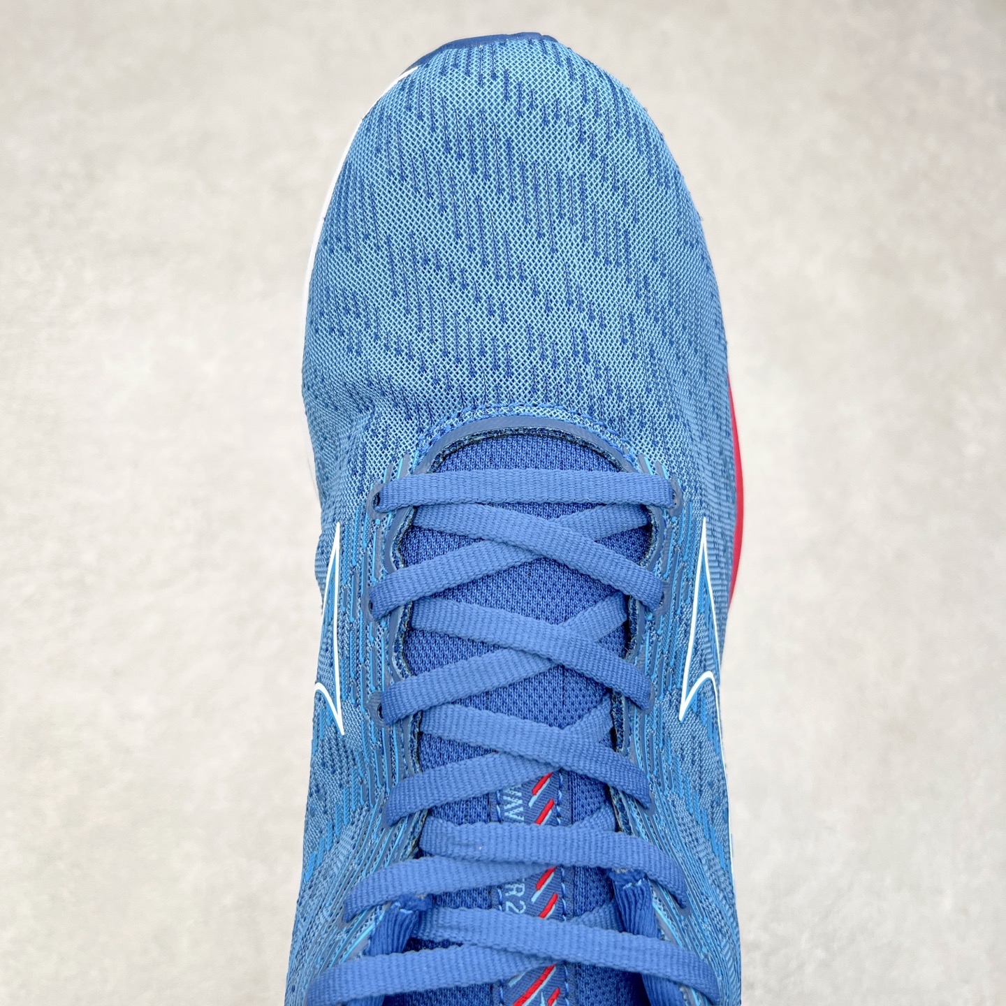 图片[4]-Mizuno Wave Rider 27 美津浓复古厚底织物合成革防滑耐磨透气低帮休闲跑步鞋 美津浓（Mizuno）是日本美津浓株式会社于1906年创立的运动品牌，经过一个多世纪的不断努力现已成为世界著名的运动器具、服装和鞋类生产商。美津浓力求服务于各类运动项目，并竭力使运动生活更加愉快和振奋。产品种类齐全，覆盖几乎全部主要运动项目，达到30万多个品类。尺码：36 36.5 37.5 38 38.5 39 40 40.5 41 42 42.5 43 44 44.5 45-选品中心