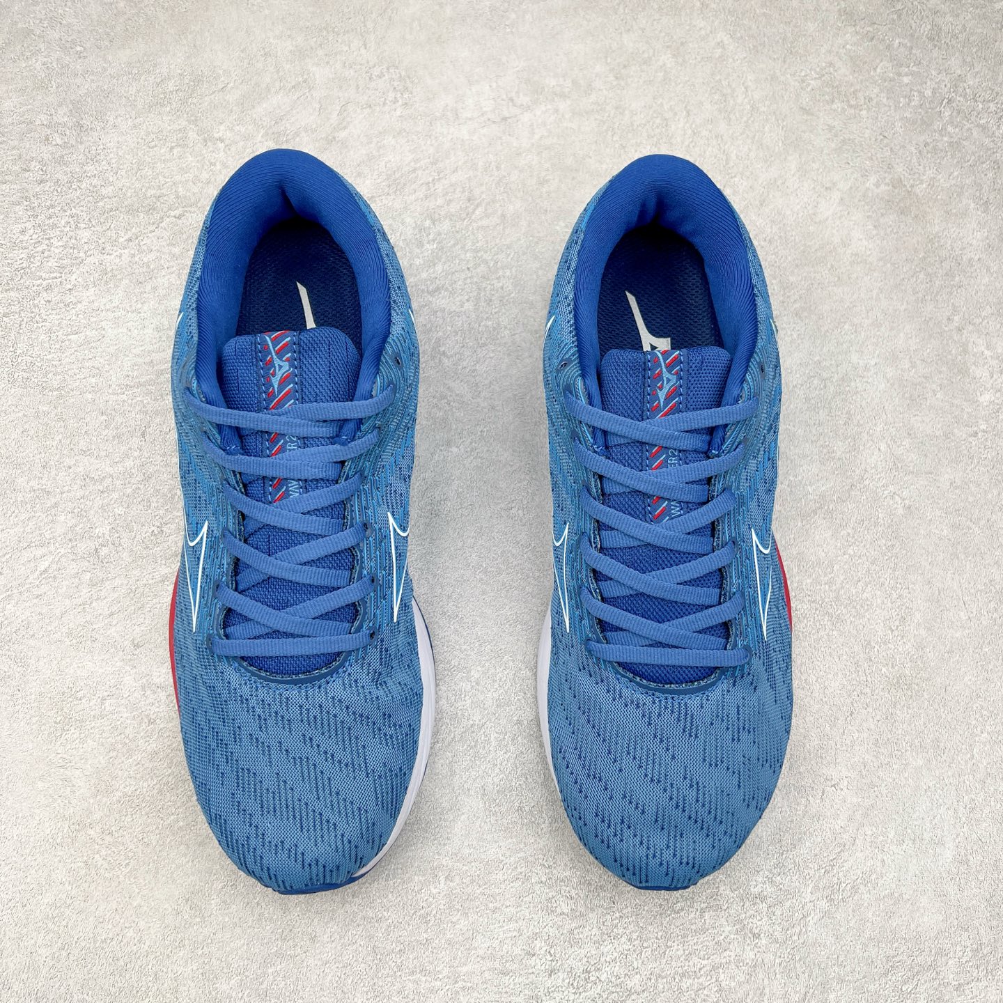 图片[2]-Mizuno Wave Rider 27 美津浓复古厚底织物合成革防滑耐磨透气低帮休闲跑步鞋 美津浓（Mizuno）是日本美津浓株式会社于1906年创立的运动品牌，经过一个多世纪的不断努力现已成为世界著名的运动器具、服装和鞋类生产商。美津浓力求服务于各类运动项目，并竭力使运动生活更加愉快和振奋。产品种类齐全，覆盖几乎全部主要运动项目，达到30万多个品类。尺码：36 36.5 37.5 38 38.5 39 40 40.5 41 42 42.5 43 44 44.5 45-选品中心