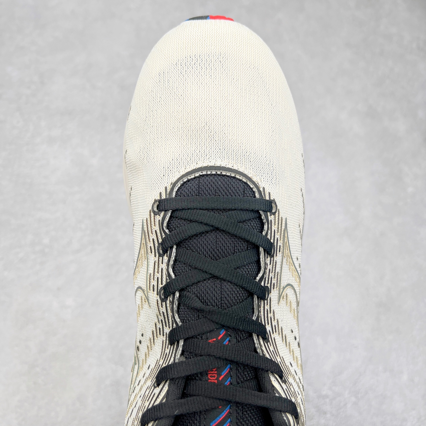 图片[4]-Mizuno Wave Rider 27 美津浓复古厚底织物合成革防滑耐磨透气低帮休闲跑步鞋 美津浓（Mizuno）是日本美津浓株式会社于1906年创立的运动品牌，经过一个多世纪的不断努力现已成为世界著名的运动器具、服装和鞋类生产商。美津浓力求服务于各类运动项目，并竭力使运动生活更加愉快和振奋。产品种类齐全，覆盖几乎全部主要运动项目，达到30万多个品类。尺码：36 36.5 37.5 38 38.5 39 40 40.5 41 42 42.5 43 44 44.5 45-选品中心