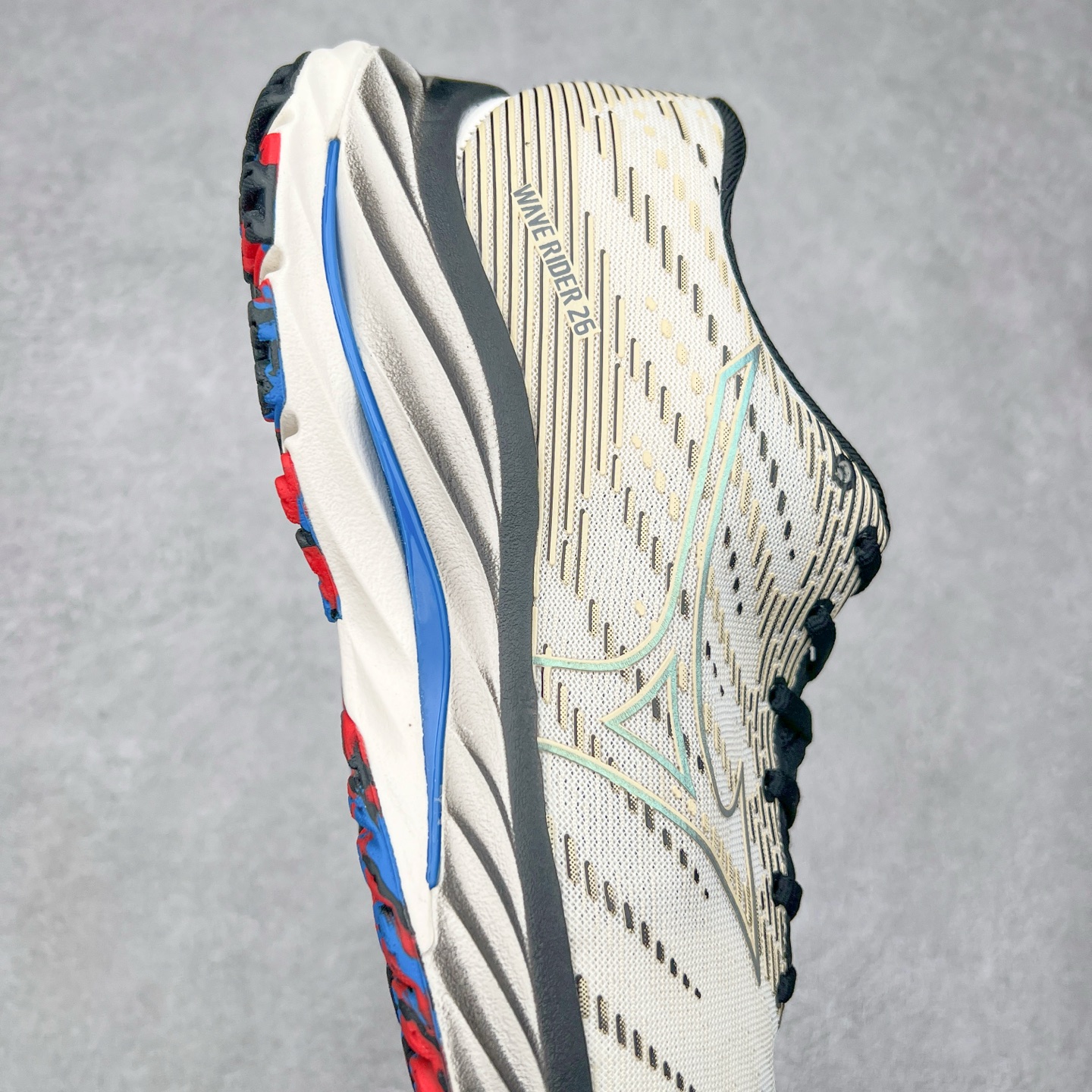 图片[6]-Mizuno Wave Rider 27 美津浓复古厚底织物合成革防滑耐磨透气低帮休闲跑步鞋 美津浓（Mizuno）是日本美津浓株式会社于1906年创立的运动品牌，经过一个多世纪的不断努力现已成为世界著名的运动器具、服装和鞋类生产商。美津浓力求服务于各类运动项目，并竭力使运动生活更加愉快和振奋。产品种类齐全，覆盖几乎全部主要运动项目，达到30万多个品类。尺码：36 36.5 37.5 38 38.5 39 40 40.5 41 42 42.5 43 44 44.5 45-选品中心