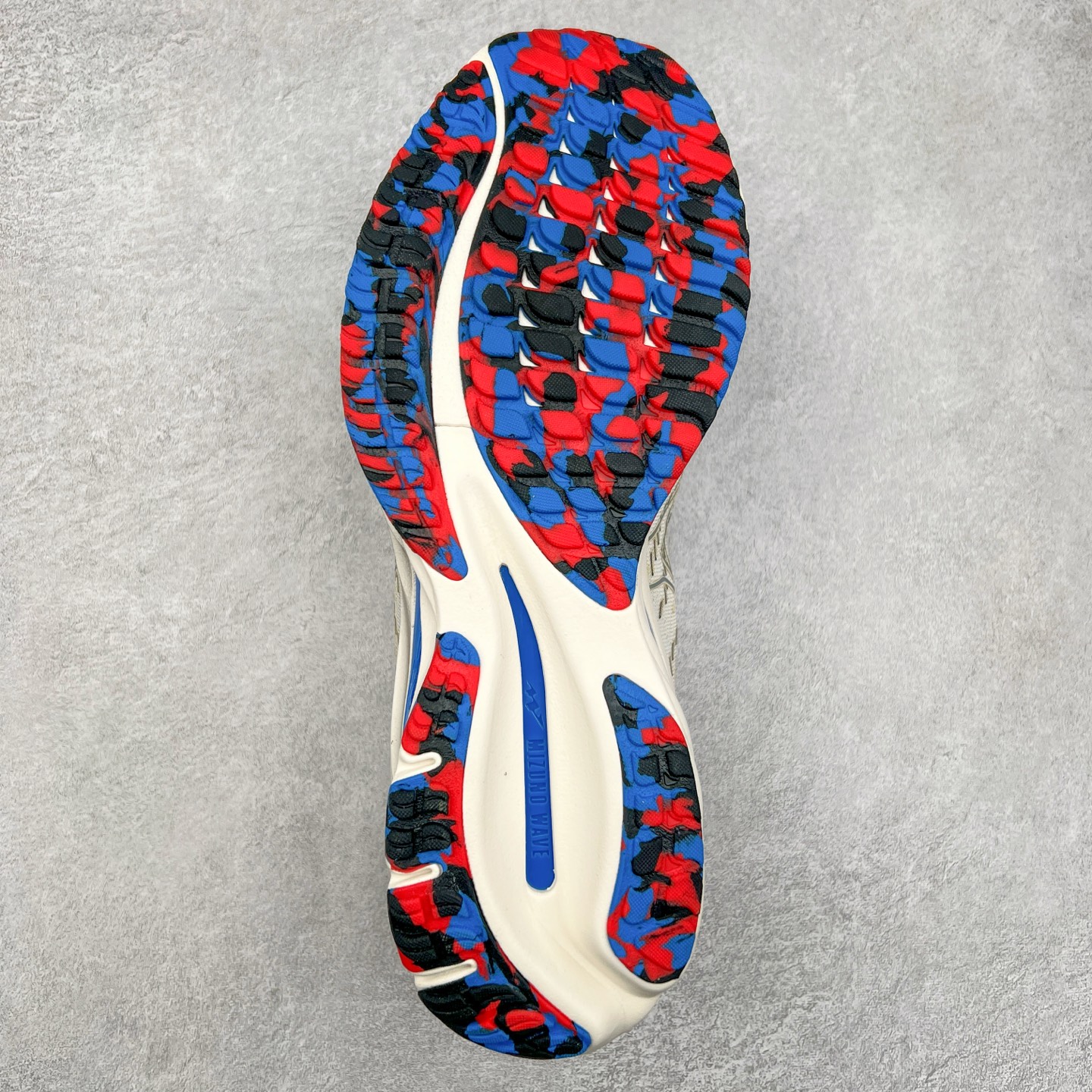 图片[9]-Mizuno Wave Rider 27 美津浓复古厚底织物合成革防滑耐磨透气低帮休闲跑步鞋 美津浓（Mizuno）是日本美津浓株式会社于1906年创立的运动品牌，经过一个多世纪的不断努力现已成为世界著名的运动器具、服装和鞋类生产商。美津浓力求服务于各类运动项目，并竭力使运动生活更加愉快和振奋。产品种类齐全，覆盖几乎全部主要运动项目，达到30万多个品类。尺码：36 36.5 37.5 38 38.5 39 40 40.5 41 42 42.5 43 44 44.5 45-选品中心