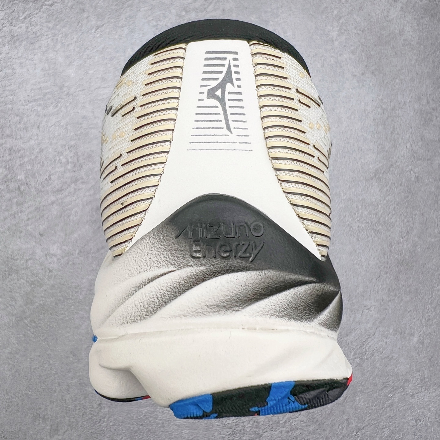 图片[8]-Mizuno Wave Rider 27 美津浓复古厚底织物合成革防滑耐磨透气低帮休闲跑步鞋 美津浓（Mizuno）是日本美津浓株式会社于1906年创立的运动品牌，经过一个多世纪的不断努力现已成为世界著名的运动器具、服装和鞋类生产商。美津浓力求服务于各类运动项目，并竭力使运动生活更加愉快和振奋。产品种类齐全，覆盖几乎全部主要运动项目，达到30万多个品类。尺码：36 36.5 37.5 38 38.5 39 40 40.5 41 42 42.5 43 44 44.5 45-选品中心