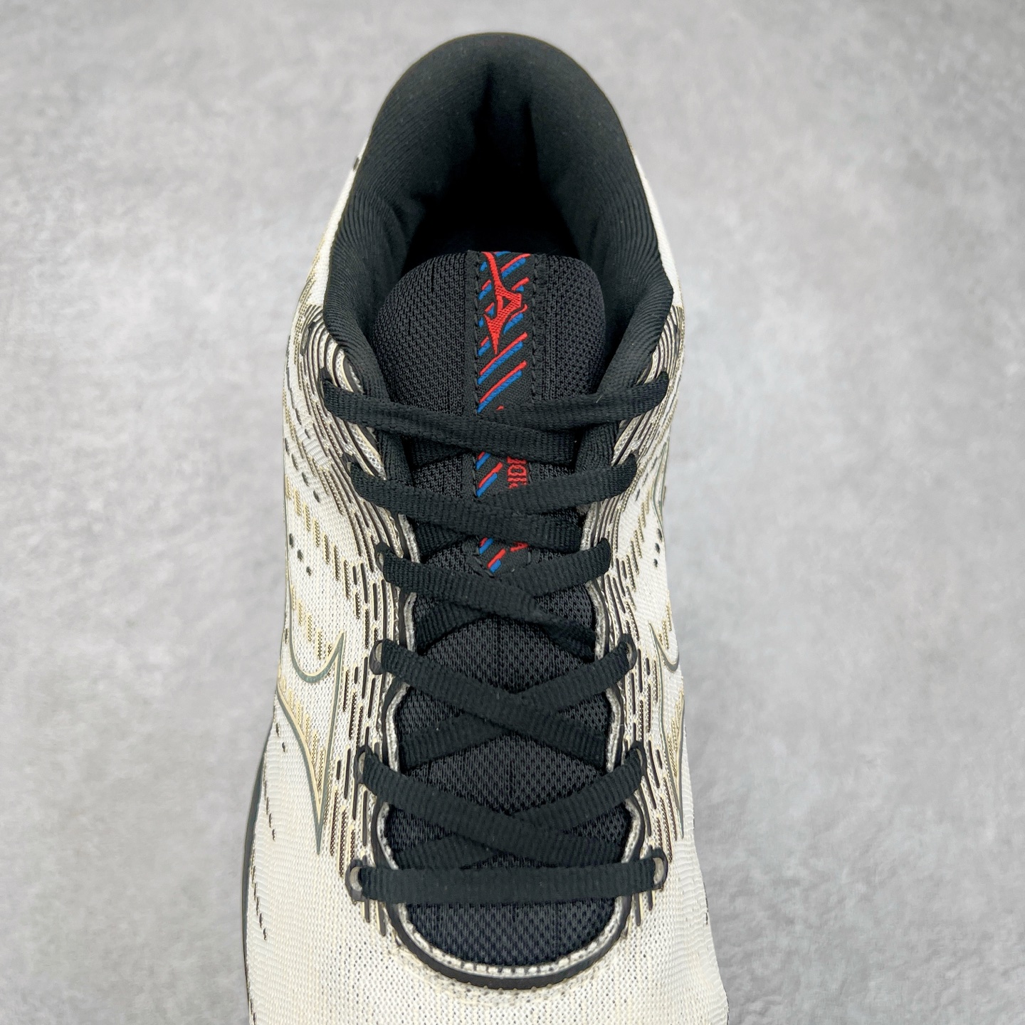 图片[5]-Mizuno Wave Rider 27 美津浓复古厚底织物合成革防滑耐磨透气低帮休闲跑步鞋 美津浓（Mizuno）是日本美津浓株式会社于1906年创立的运动品牌，经过一个多世纪的不断努力现已成为世界著名的运动器具、服装和鞋类生产商。美津浓力求服务于各类运动项目，并竭力使运动生活更加愉快和振奋。产品种类齐全，覆盖几乎全部主要运动项目，达到30万多个品类。尺码：36 36.5 37.5 38 38.5 39 40 40.5 41 42 42.5 43 44 44.5 45-选品中心