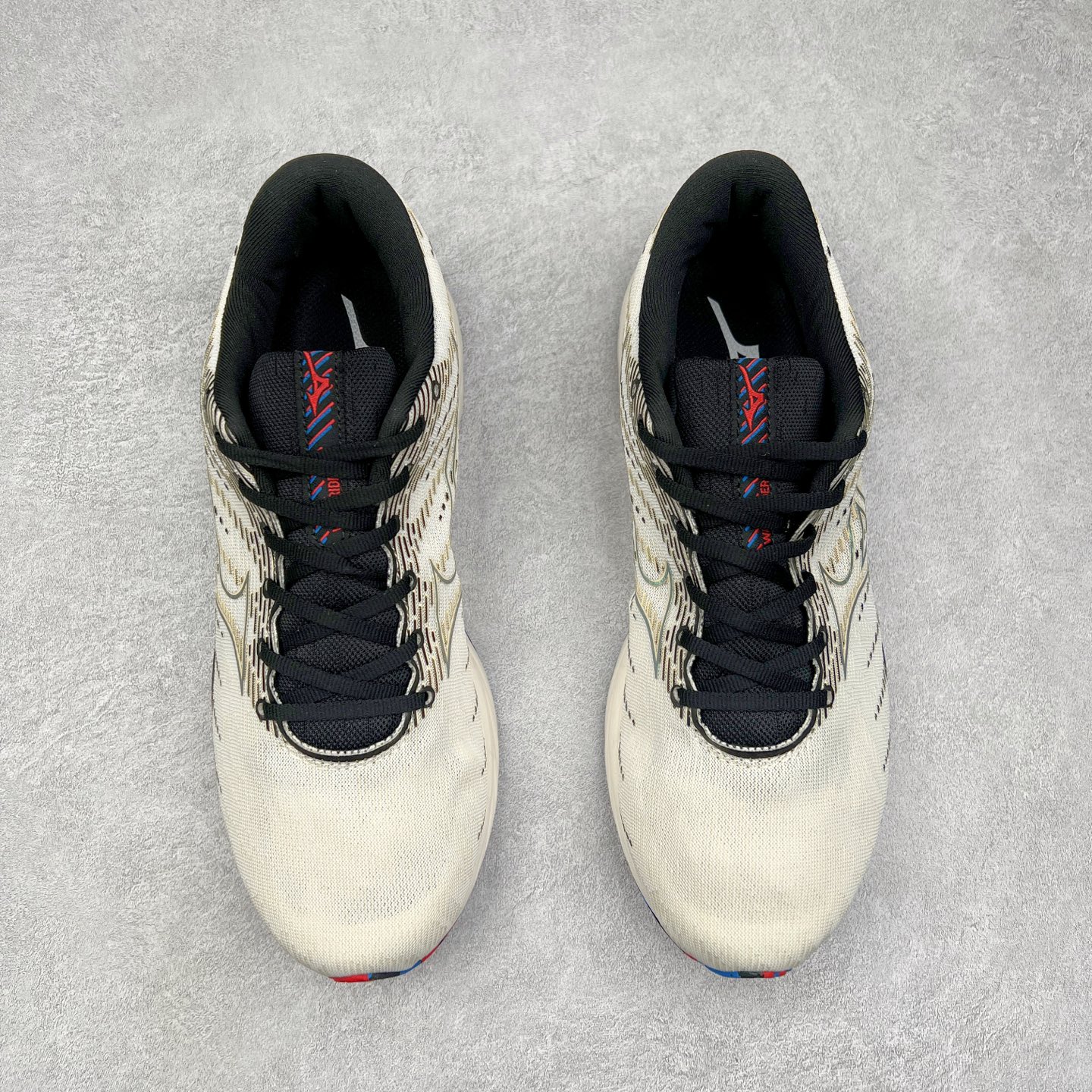 图片[2]-Mizuno Wave Rider 27 美津浓复古厚底织物合成革防滑耐磨透气低帮休闲跑步鞋 美津浓（Mizuno）是日本美津浓株式会社于1906年创立的运动品牌，经过一个多世纪的不断努力现已成为世界著名的运动器具、服装和鞋类生产商。美津浓力求服务于各类运动项目，并竭力使运动生活更加愉快和振奋。产品种类齐全，覆盖几乎全部主要运动项目，达到30万多个品类。尺码：36 36.5 37.5 38 38.5 39 40 40.5 41 42 42.5 43 44 44.5 45-选品中心