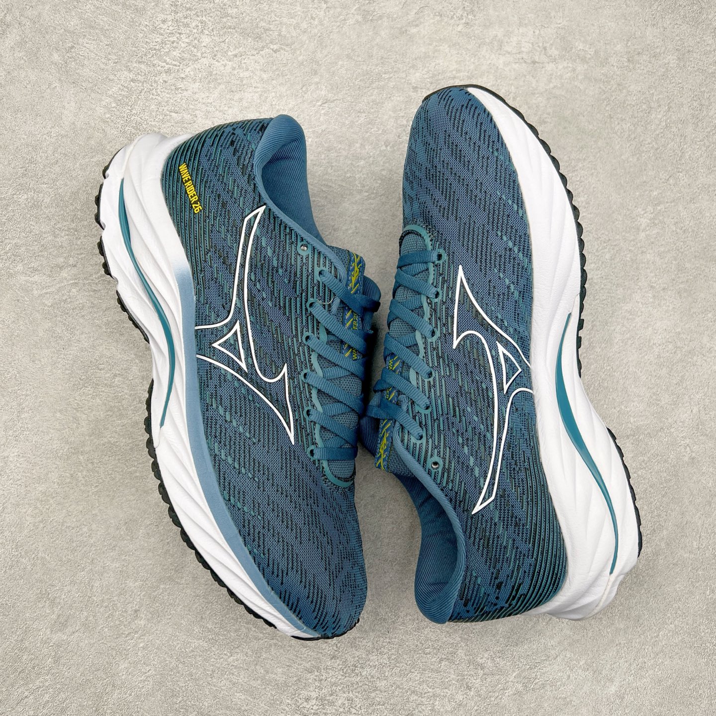 图片[3]-Mizuno Wave Rider 27 美津浓复古厚底织物合成革防滑耐磨透气低帮休闲跑步鞋 美津浓（Mizuno）是日本美津浓株式会社于1906年创立的运动品牌，经过一个多世纪的不断努力现已成为世界著名的运动器具、服装和鞋类生产商。美津浓力求服务于各类运动项目，并竭力使运动生活更加愉快和振奋。产品种类齐全，覆盖几乎全部主要运动项目，达到30万多个品类。尺码：36 36.5 37.5 38 38.5 39 40 40.5 41 42 42.5 43 44 44.5 45-选品中心