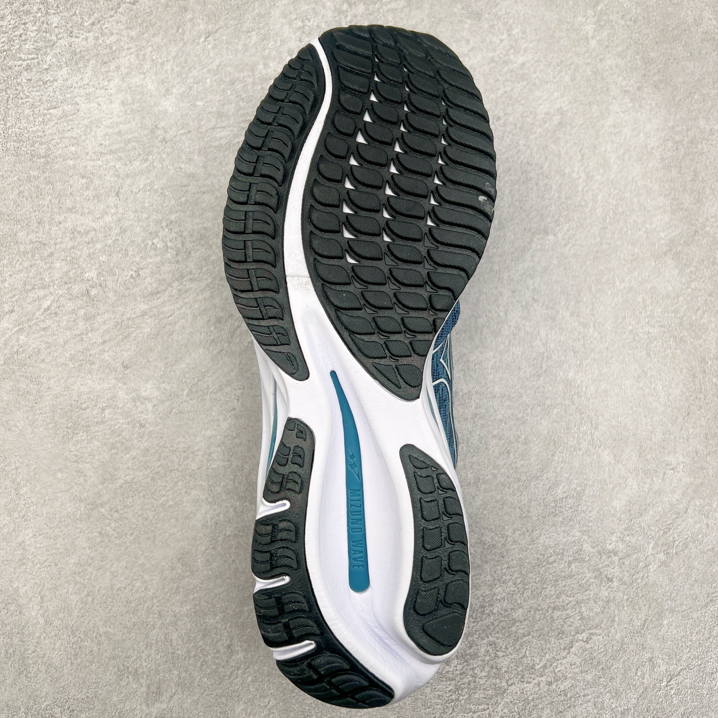 图片[9]-Mizuno Wave Rider 27 美津浓复古厚底织物合成革防滑耐磨透气低帮休闲跑步鞋 美津浓（Mizuno）是日本美津浓株式会社于1906年创立的运动品牌，经过一个多世纪的不断努力现已成为世界著名的运动器具、服装和鞋类生产商。美津浓力求服务于各类运动项目，并竭力使运动生活更加愉快和振奋。产品种类齐全，覆盖几乎全部主要运动项目，达到30万多个品类。尺码：36 36.5 37.5 38 38.5 39 40 40.5 41 42 42.5 43 44 44.5 45-选品中心