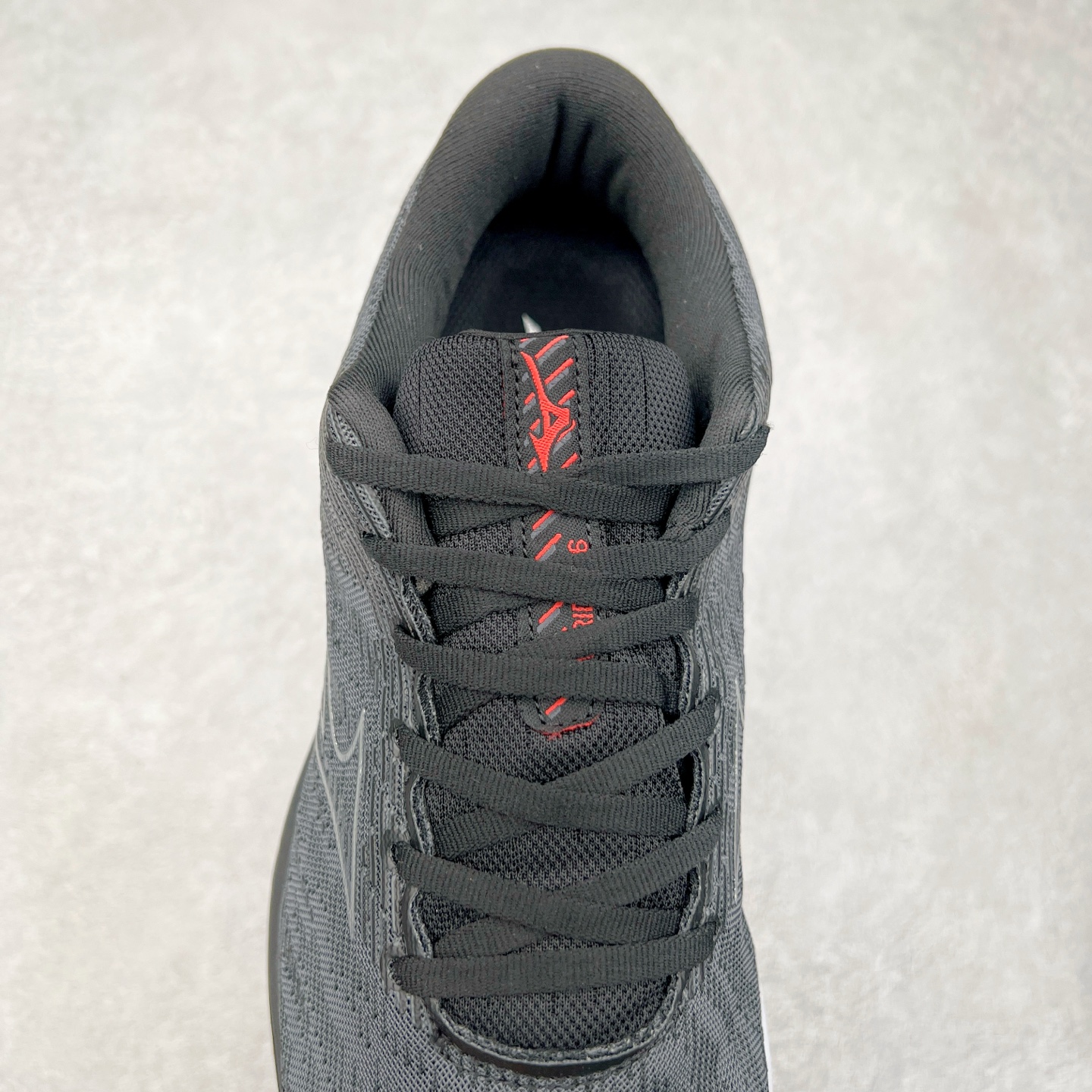 图片[5]-Mizuno Wave Rider 27 美津浓复古厚底织物合成革防滑耐磨透气低帮休闲跑步鞋 美津浓（Mizuno）是日本美津浓株式会社于1906年创立的运动品牌，经过一个多世纪的不断努力现已成为世界著名的运动器具、服装和鞋类生产商。美津浓力求服务于各类运动项目，并竭力使运动生活更加愉快和振奋。产品种类齐全，覆盖几乎全部主要运动项目，达到30万多个品类。尺码：36 36.5 37.5 38 38.5 39 40 40.5 41 42 42.5 43 44 44.5 45-选品中心