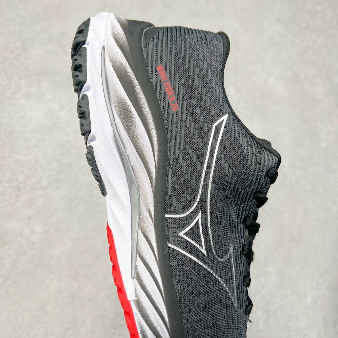 图片[6]-Mizuno Wave Rider 27 美津浓复古厚底织物合成革防滑耐磨透气低帮休闲跑步鞋 美津浓（Mizuno）是日本美津浓株式会社于1906年创立的运动品牌，经过一个多世纪的不断努力现已成为世界著名的运动器具、服装和鞋类生产商。美津浓力求服务于各类运动项目，并竭力使运动生活更加愉快和振奋。产品种类齐全，覆盖几乎全部主要运动项目，达到30万多个品类。尺码：36 36.5 37.5 38 38.5 39 40 40.5 41 42 42.5 43 44 44.5 45-选品中心