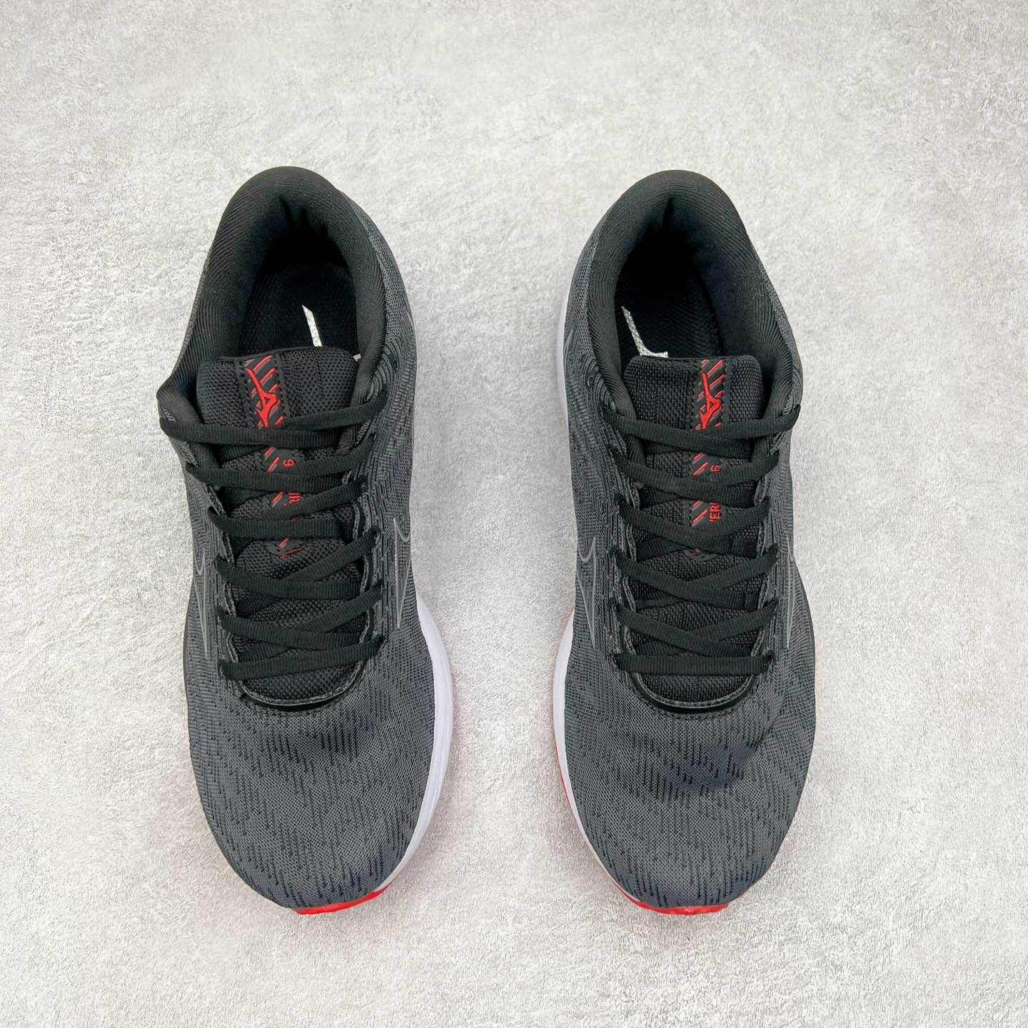 图片[2]-Mizuno Wave Rider 27 美津浓复古厚底织物合成革防滑耐磨透气低帮休闲跑步鞋 美津浓（Mizuno）是日本美津浓株式会社于1906年创立的运动品牌，经过一个多世纪的不断努力现已成为世界著名的运动器具、服装和鞋类生产商。美津浓力求服务于各类运动项目，并竭力使运动生活更加愉快和振奋。产品种类齐全，覆盖几乎全部主要运动项目，达到30万多个品类。尺码：36 36.5 37.5 38 38.5 39 40 40.5 41 42 42.5 43 44 44.5 45-选品中心