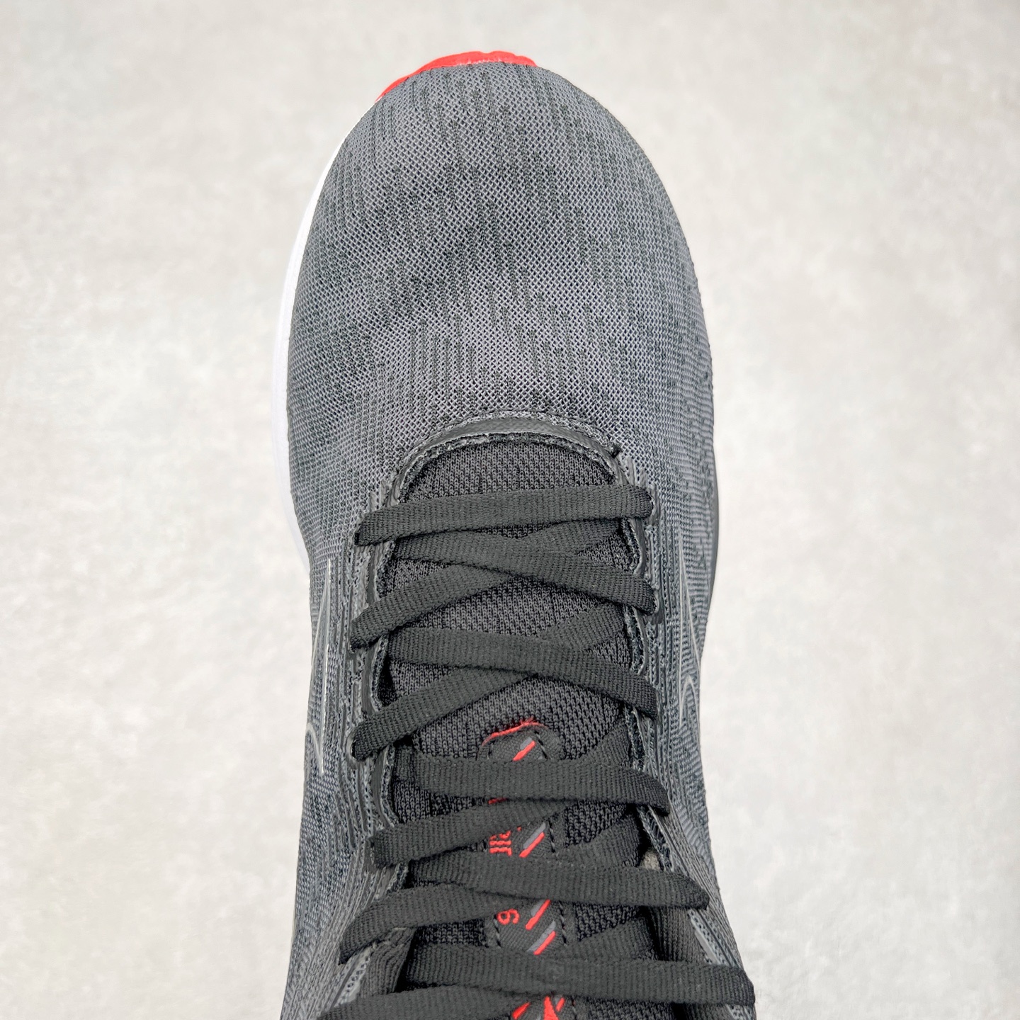 图片[4]-Mizuno Wave Rider 27 美津浓复古厚底织物合成革防滑耐磨透气低帮休闲跑步鞋 美津浓（Mizuno）是日本美津浓株式会社于1906年创立的运动品牌，经过一个多世纪的不断努力现已成为世界著名的运动器具、服装和鞋类生产商。美津浓力求服务于各类运动项目，并竭力使运动生活更加愉快和振奋。产品种类齐全，覆盖几乎全部主要运动项目，达到30万多个品类。尺码：36 36.5 37.5 38 38.5 39 40 40.5 41 42 42.5 43 44 44.5 45-选品中心