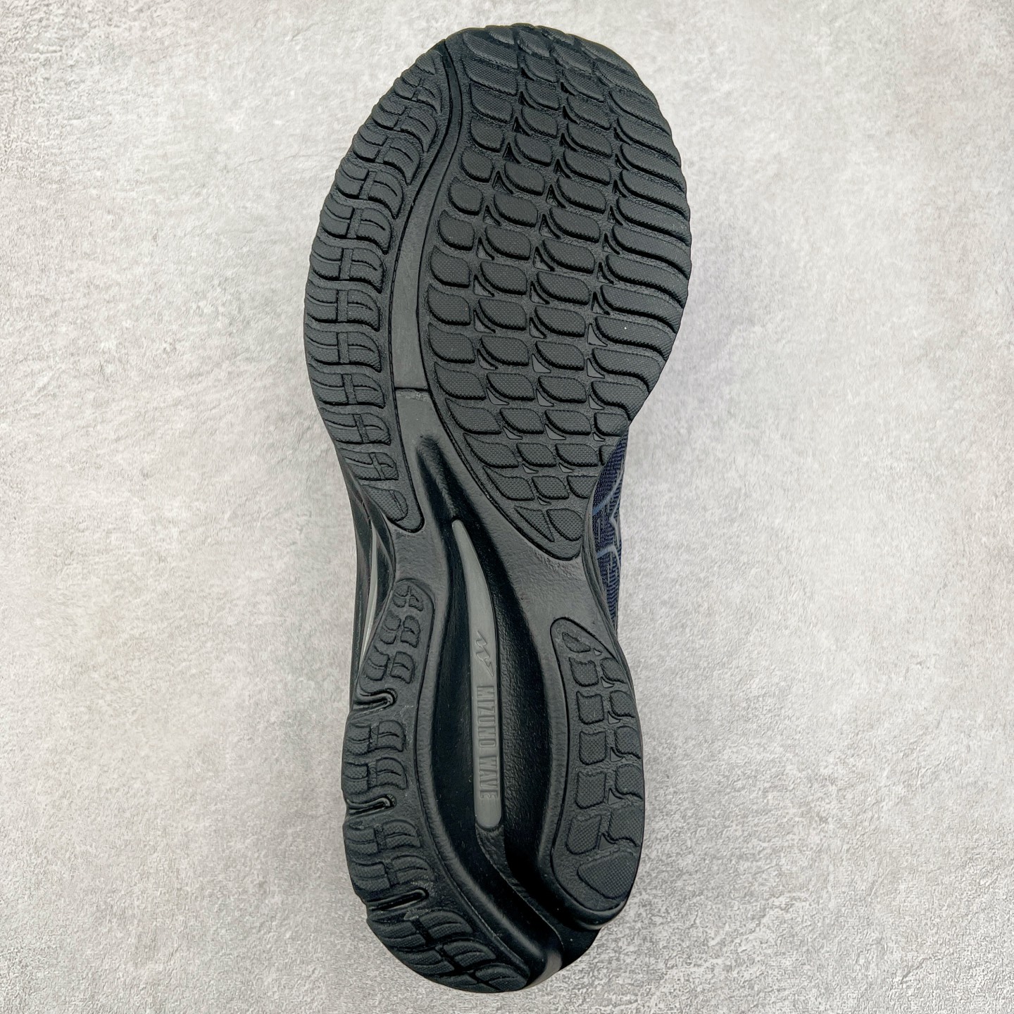 图片[9]-Mizuno Wave Rider 27 美津浓复古厚底织物合成革防滑耐磨透气低帮休闲跑步鞋 美津浓（Mizuno）是日本美津浓株式会社于1906年创立的运动品牌，经过一个多世纪的不断努力现已成为世界著名的运动器具、服装和鞋类生产商。美津浓力求服务于各类运动项目，并竭力使运动生活更加愉快和振奋。产品种类齐全，覆盖几乎全部主要运动项目，达到30万多个品类。尺码：36 36.5 37.5 38 38.5 39 40 40.5 41 42 42.5 43 44 44.5 45-选品中心