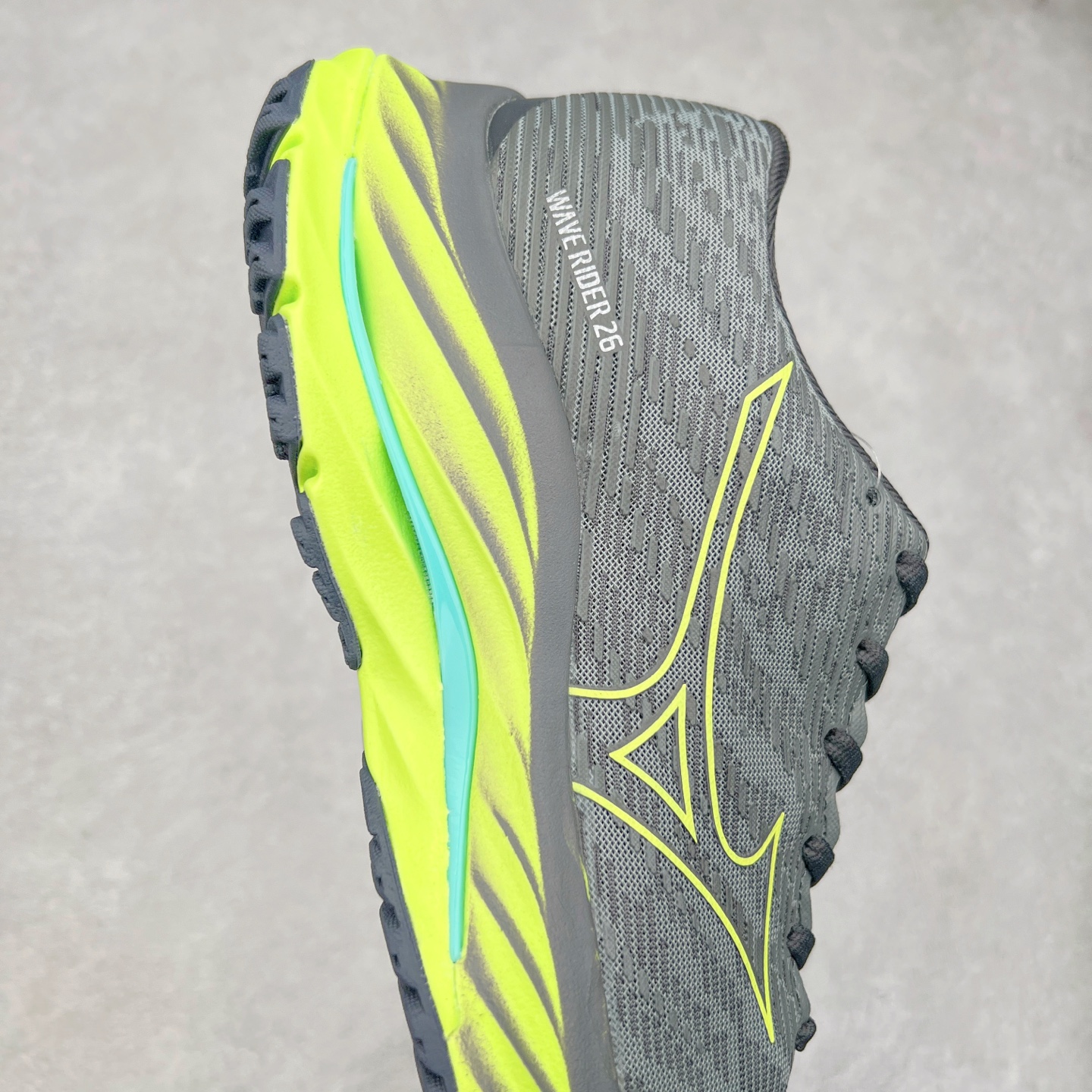 图片[6]-Mizuno Wave Rider 27 美津浓复古厚底织物合成革防滑耐磨透气低帮休闲跑步鞋 美津浓（Mizuno）是日本美津浓株式会社于1906年创立的运动品牌，经过一个多世纪的不断努力现已成为世界著名的运动器具、服装和鞋类生产商。美津浓力求服务于各类运动项目，并竭力使运动生活更加愉快和振奋。产品种类齐全，覆盖几乎全部主要运动项目，达到30万多个品类。尺码：36 36.5 37.5 38 38.5 39 40 40.5 41 42 42.5 43 44 44.5 45-选品中心