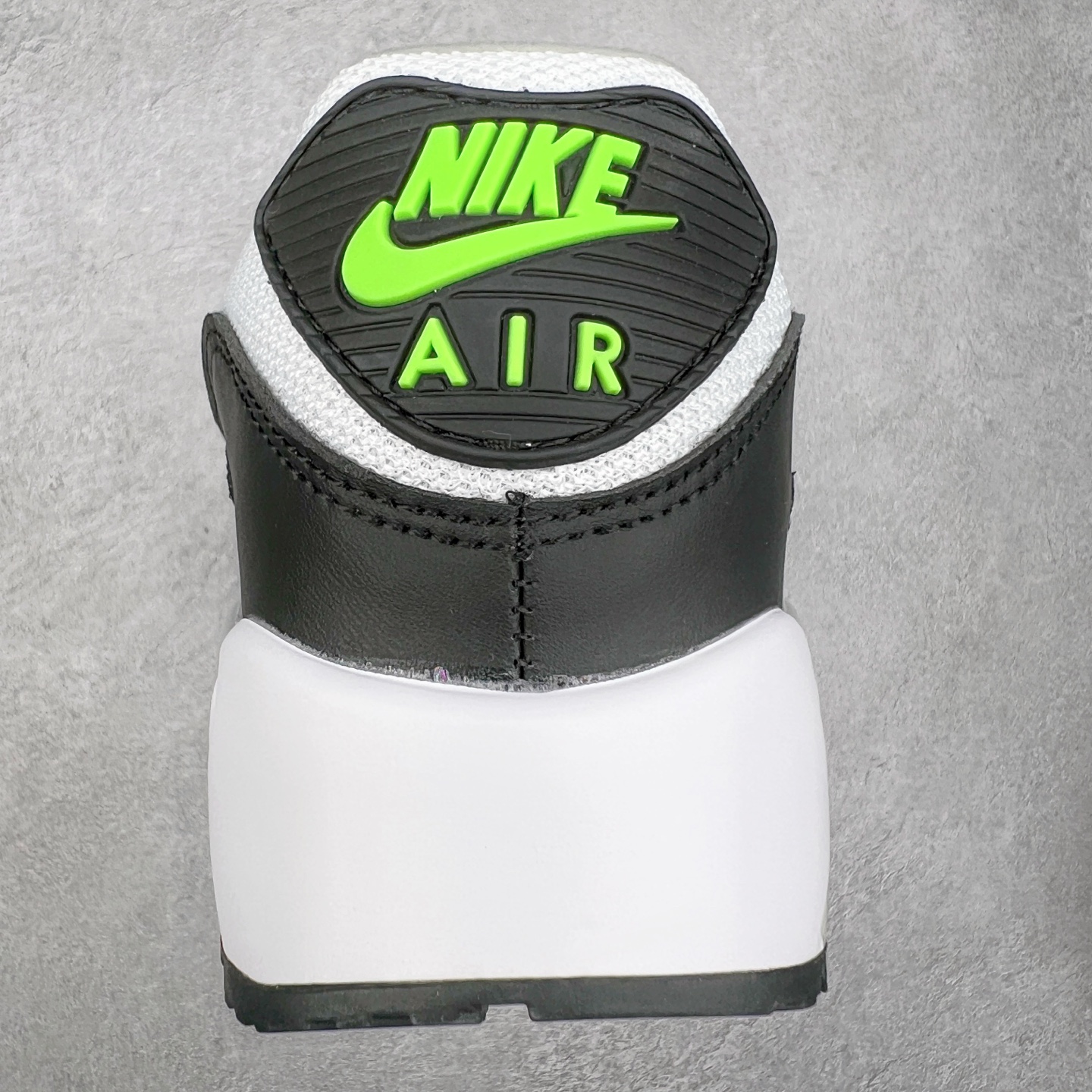 图片[8]-＃MX版 NK Air MAX 90 气垫复古减震跑步鞋 CZ1846-100 经典重温 独家陆续补货 外单专供大厂出品 品质稳定 一百余色 终端操作 Air Max 90于1990年推出 来自Air Max系列 在Air Max 1的基础上改进而得 增加了气垫面积 外型上也更为流线 最特別的就是加入了菱纹塑胶嵌板 为Air Max 90增添了许多潮流气息 皮革鞋面 造就出色耐穿性和支撑力 Max Air缓震配置搭配泡棉中底 令Air Max 90轻盈而舒适 华夫格橡胶外底 铸就Air Max 90非凡的抓地力 而Air Max 90不仅是一双跑鞋 它成功跨越了时间的演进 成为了球鞋文化与潮流圈中最熟为人知的鞋款之一 尺码：36 36.5 37.5 38 38.5 39 40 40.5 41 42 42.5 43 44 44.5 45-选品中心