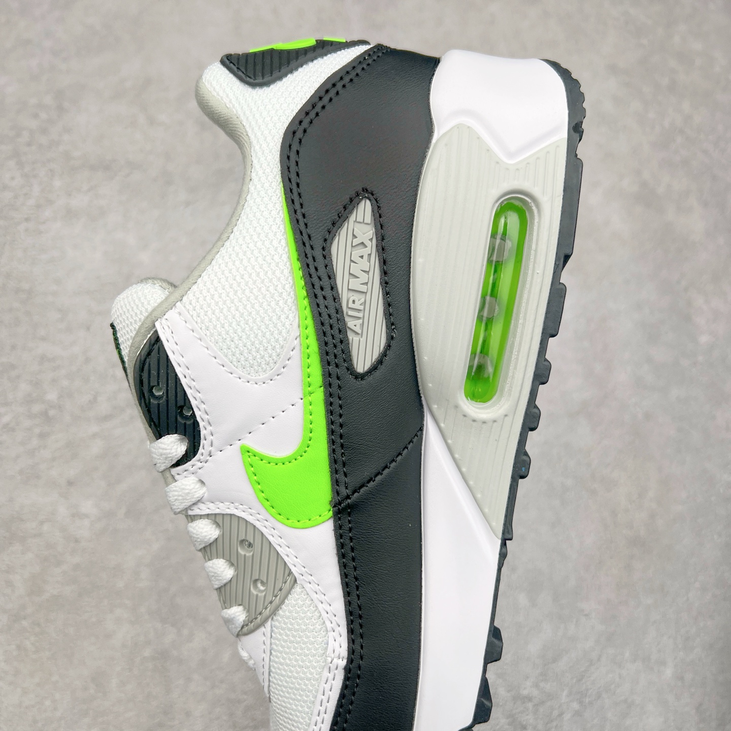 图片[7]-＃MX版 NK Air MAX 90 气垫复古减震跑步鞋 CZ1846-100 经典重温 独家陆续补货 外单专供大厂出品 品质稳定 一百余色 终端操作 Air Max 90于1990年推出 来自Air Max系列 在Air Max 1的基础上改进而得 增加了气垫面积 外型上也更为流线 最特別的就是加入了菱纹塑胶嵌板 为Air Max 90增添了许多潮流气息 皮革鞋面 造就出色耐穿性和支撑力 Max Air缓震配置搭配泡棉中底 令Air Max 90轻盈而舒适 华夫格橡胶外底 铸就Air Max 90非凡的抓地力 而Air Max 90不仅是一双跑鞋 它成功跨越了时间的演进 成为了球鞋文化与潮流圈中最熟为人知的鞋款之一 尺码：36 36.5 37.5 38 38.5 39 40 40.5 41 42 42.5 43 44 44.5 45-选品中心